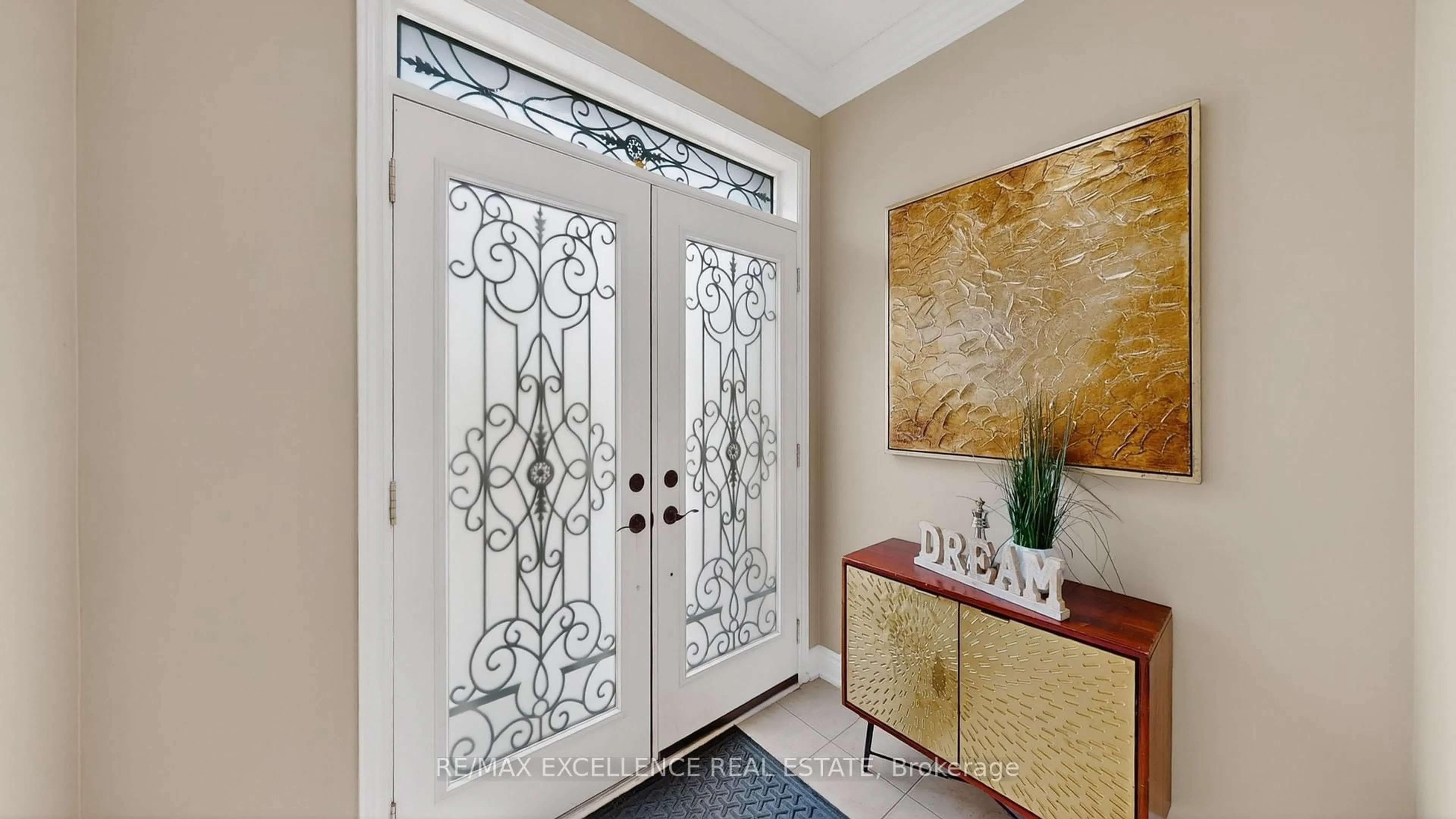 Indoor entryway for 26 Blue Diamond Dr, Brampton Ontario L6S 6J2