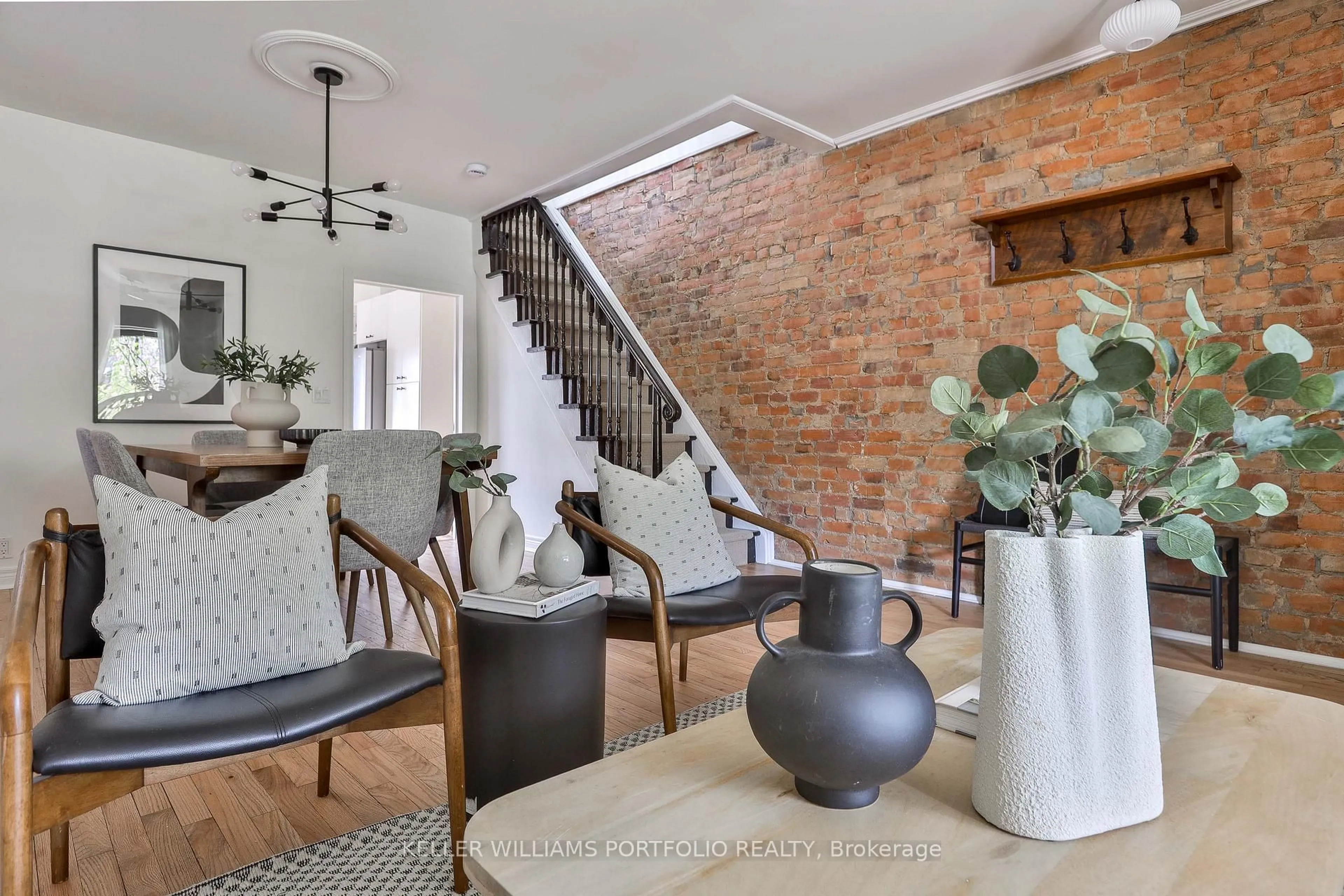 Indoor entryway for 64 Campbell Ave, Toronto Ontario M6P 3T8