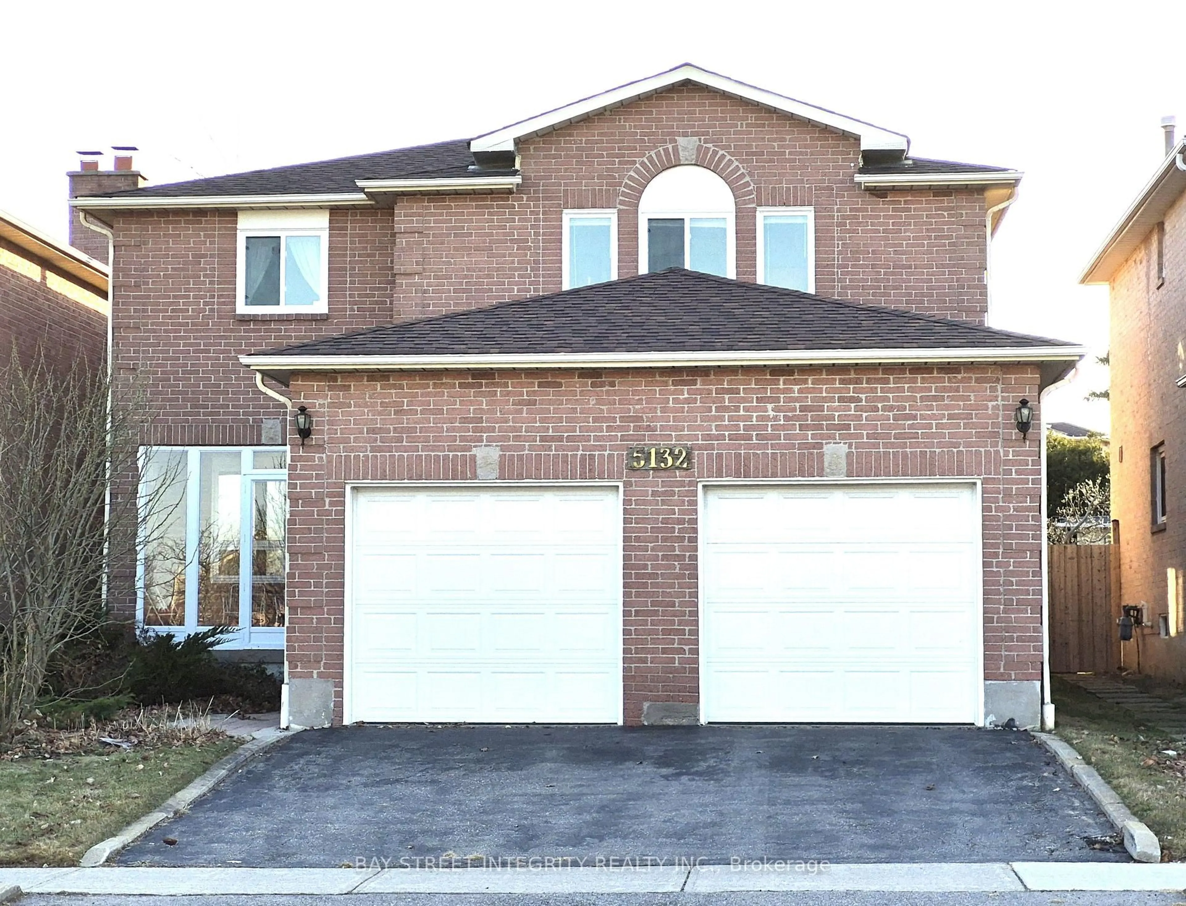 Home with brick exterior material, street for 5132 Guildwood Way, Mississauga Ontario L5R 2S7