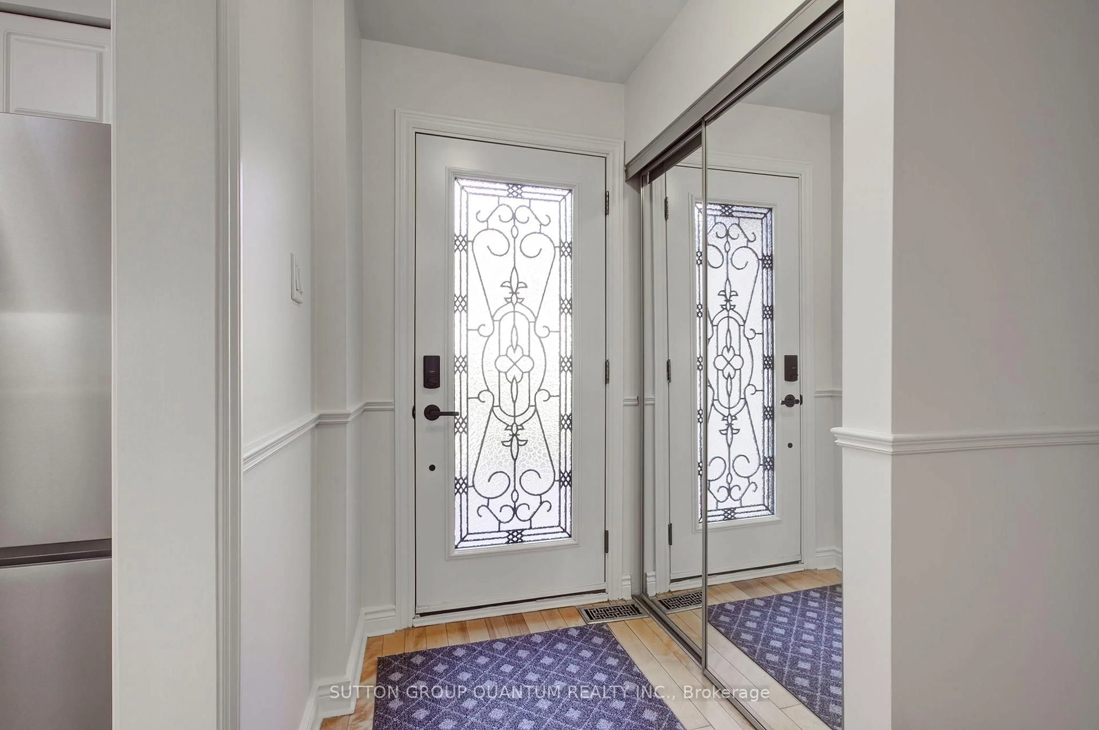 Indoor entryway for 336 Queen St #14, Mississauga Ontario L5M 1M2
