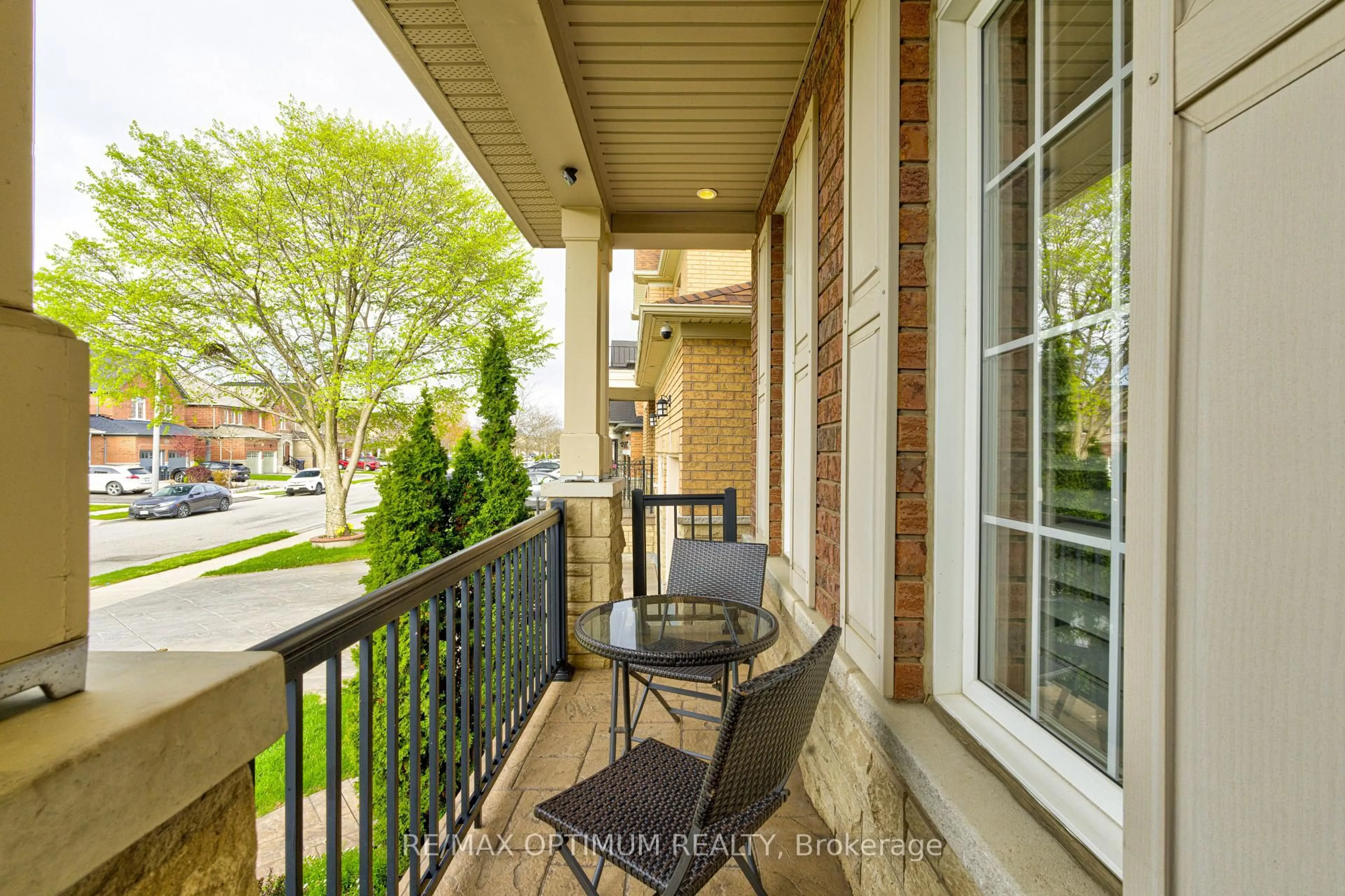 Patio, street for 30 Sorbonne Dr, Brampton Ontario L6P 1Z3