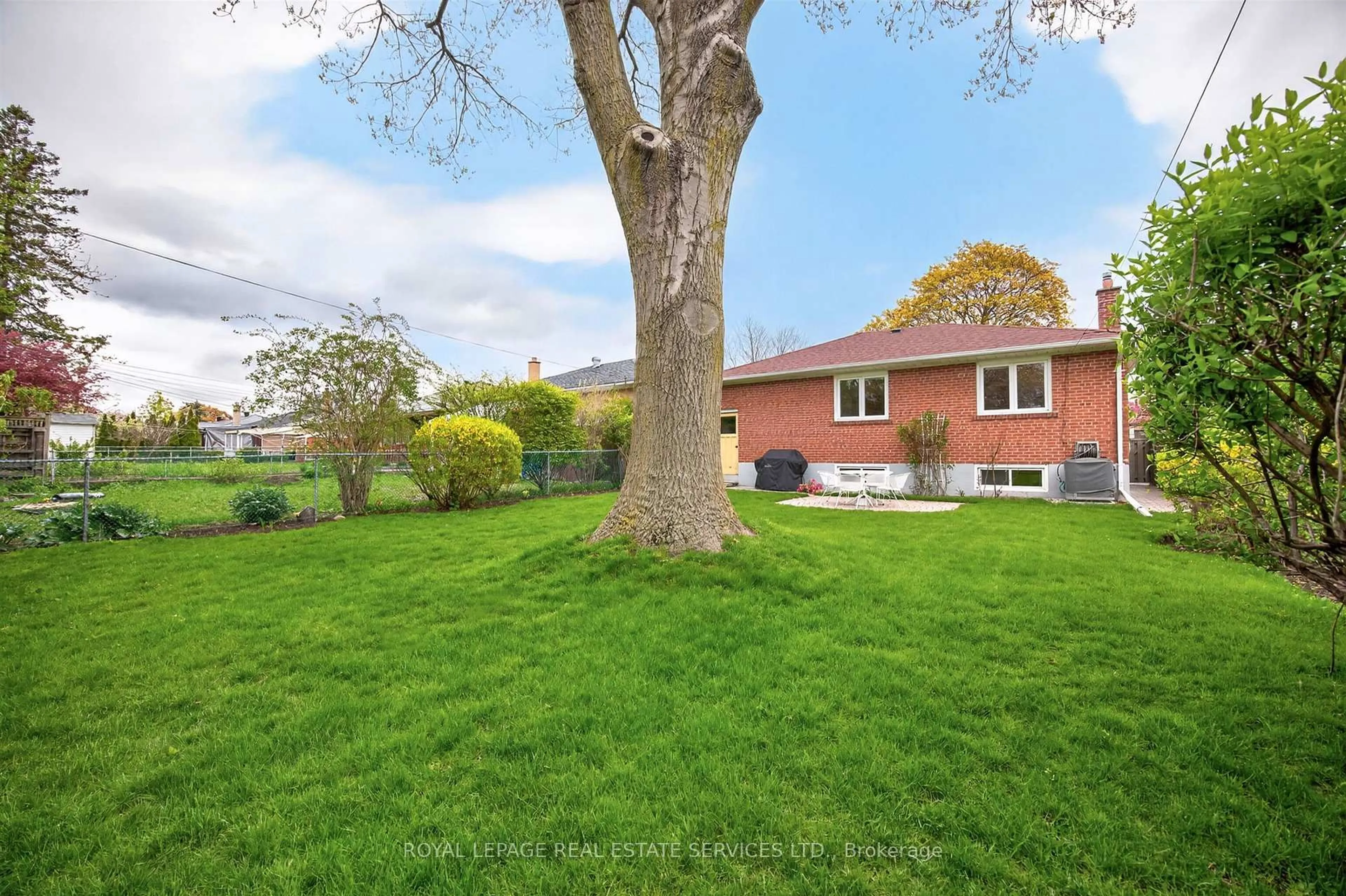 A pic from outside/outdoor area/front of a property/back of a property/a pic from drone, street for 49 Stevenharris Dr, Toronto Ontario M9C 1V2