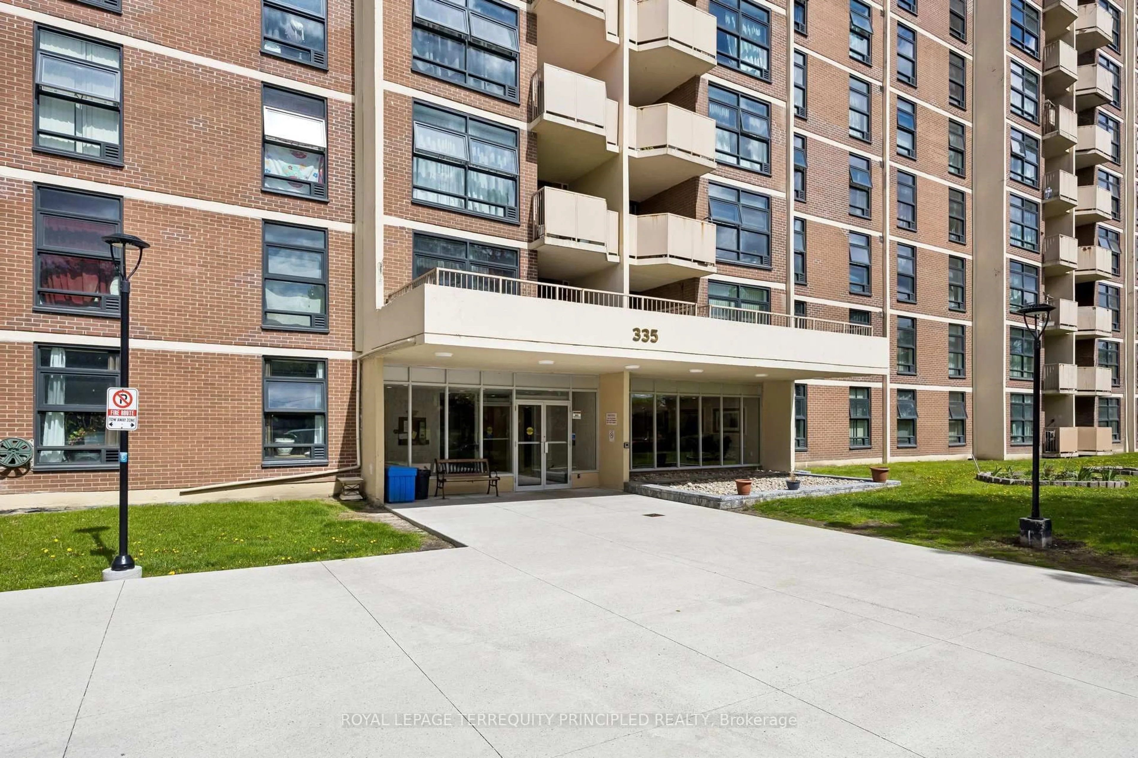 Indoor foyer for 335 Driftwood Ave #611, Toronto Ontario M3N 2P3