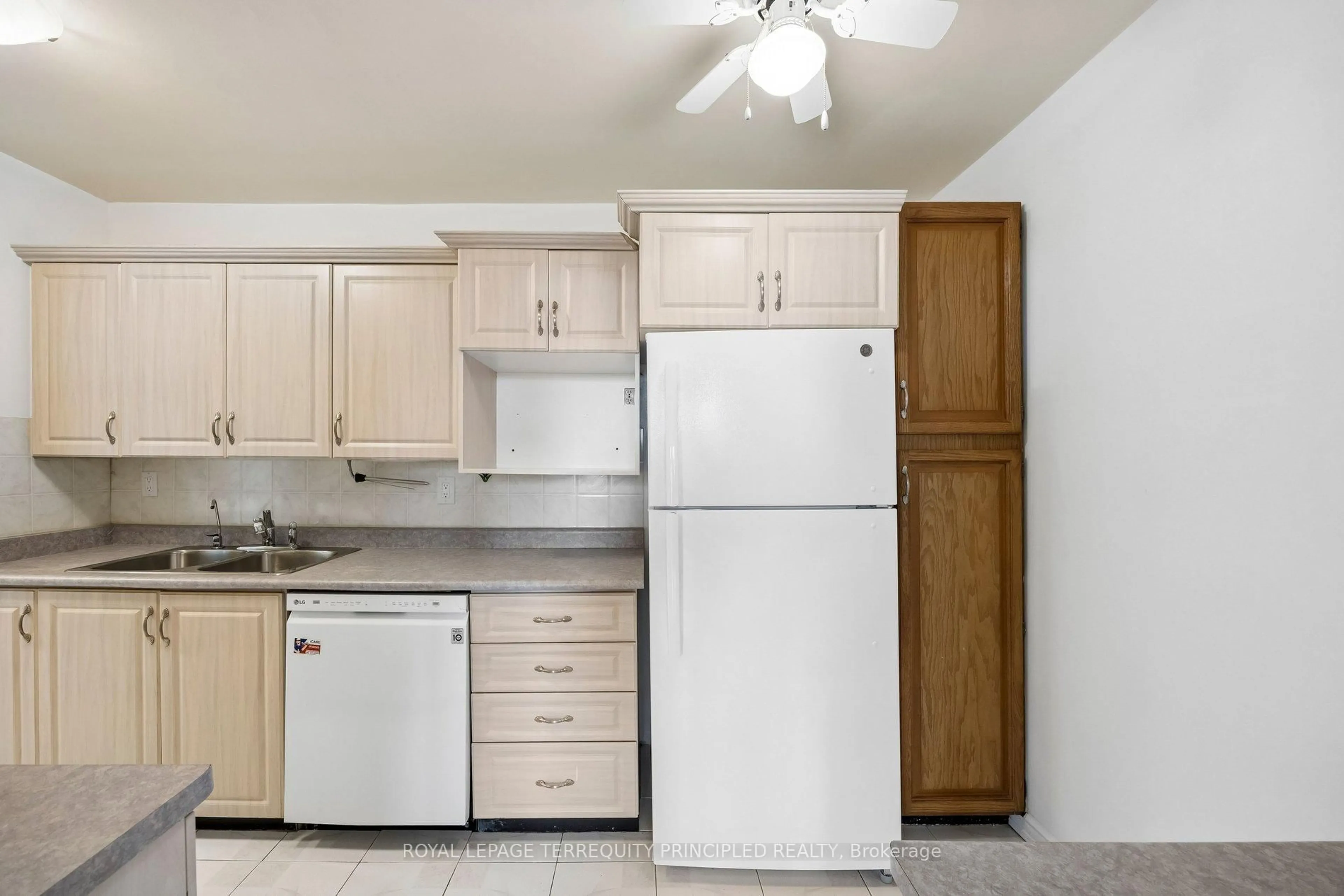 Standard kitchen, unknown for 335 Driftwood Ave #611, Toronto Ontario M3N 2P3