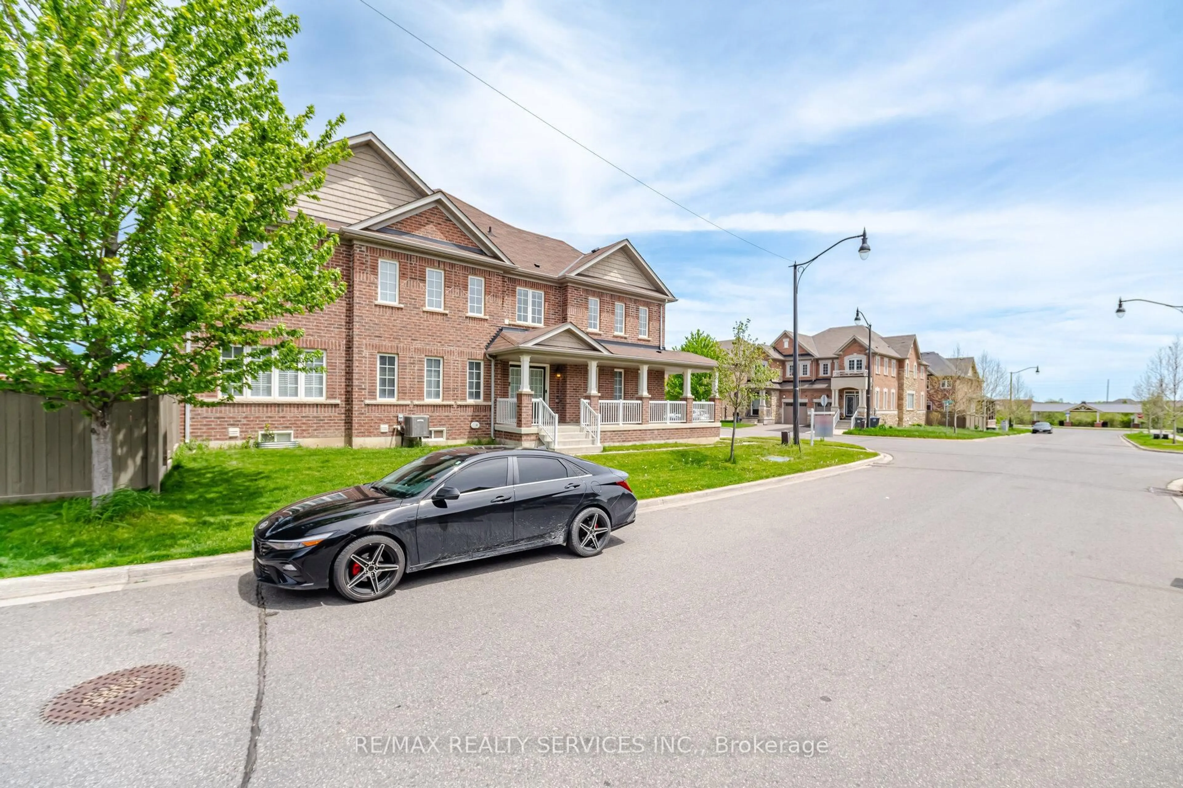 A pic from outside/outdoor area/front of a property/back of a property/a pic from drone, street for 144 Baffin Cres, Brampton Ontario L7A 4K9