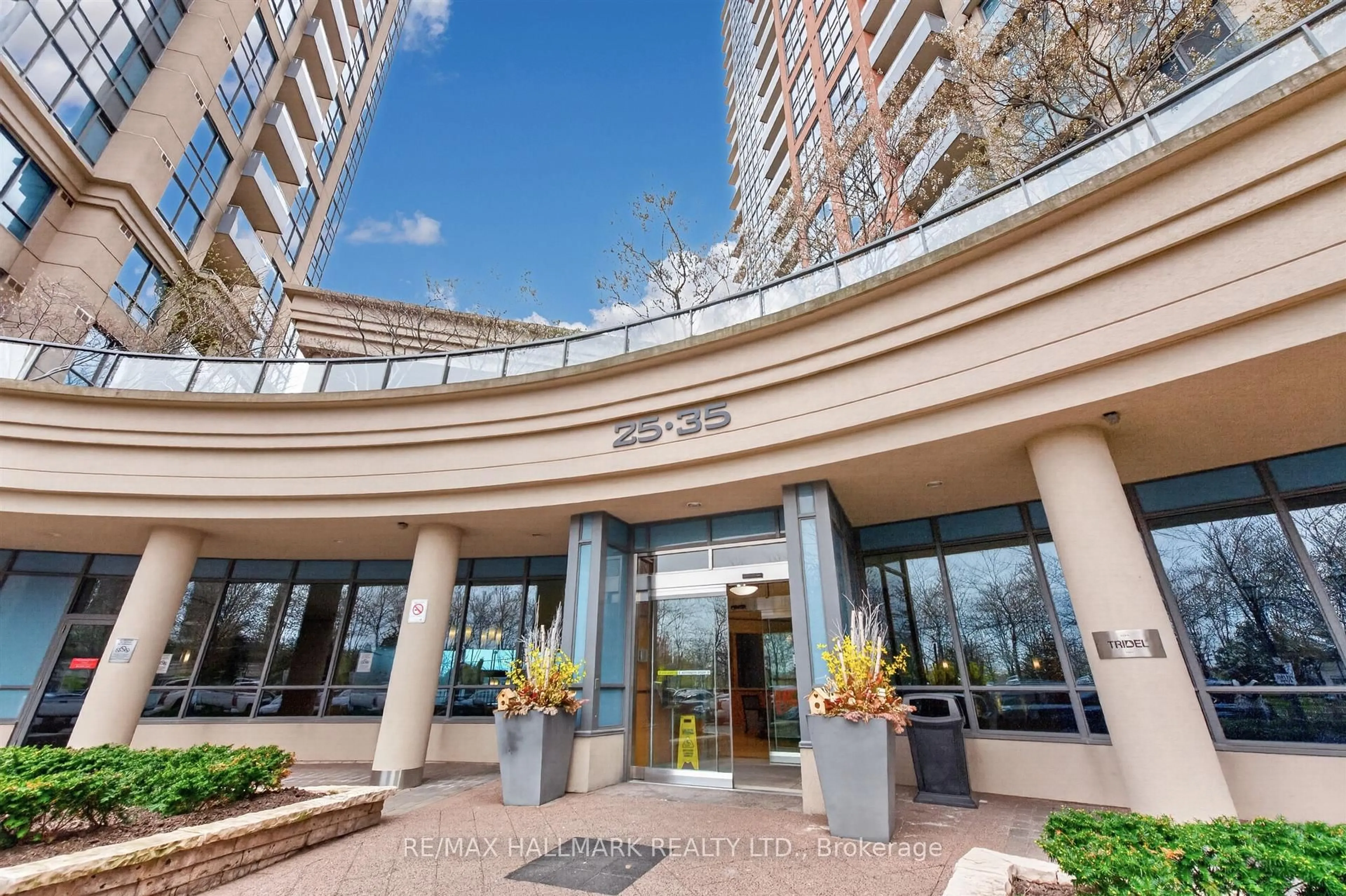 Indoor foyer for 25 Viking Lane #2447, Toronto Ontario M9B 0A1