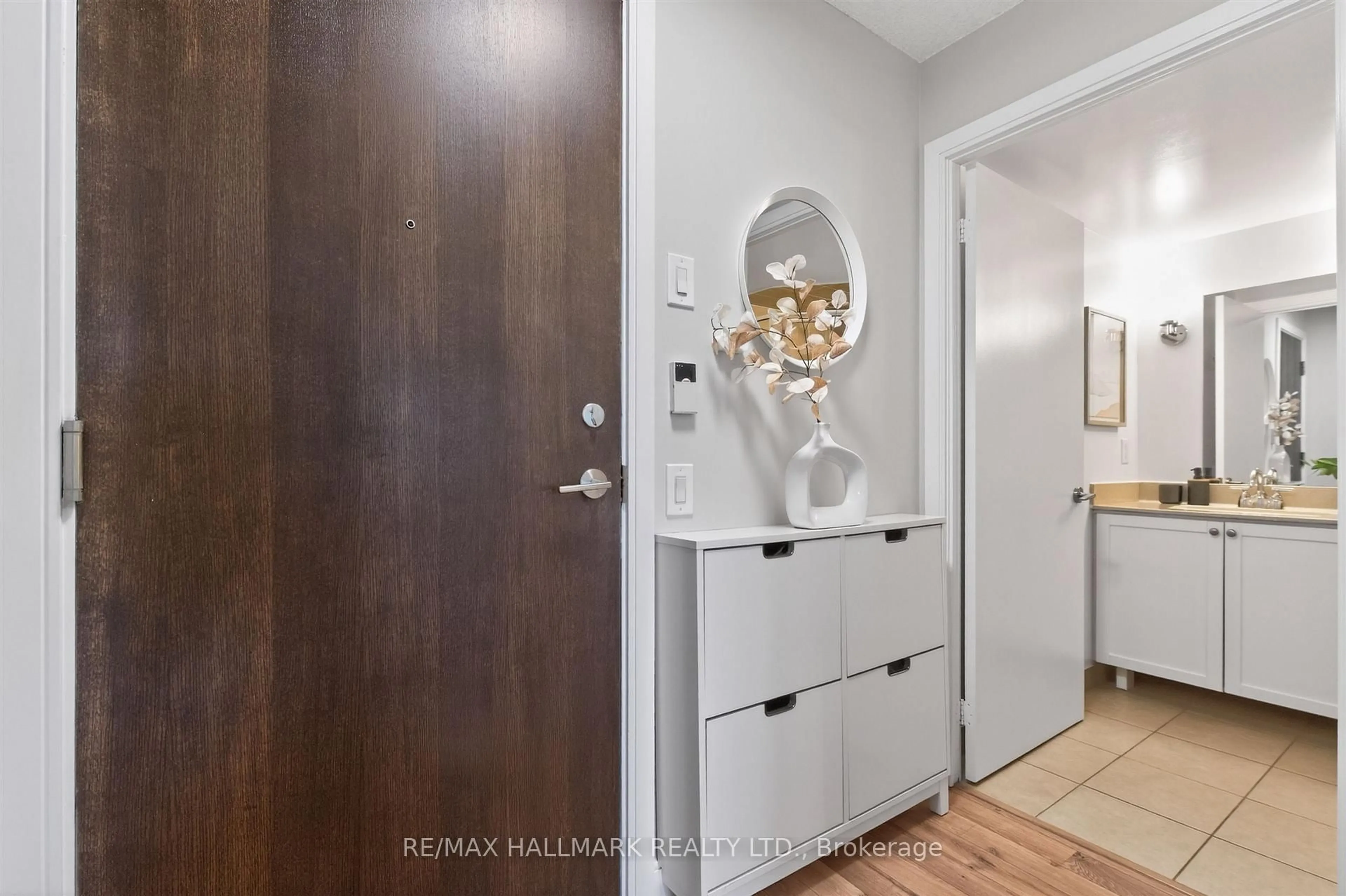 Indoor entryway for 25 Viking Lane #2447, Toronto Ontario M9B 0A1