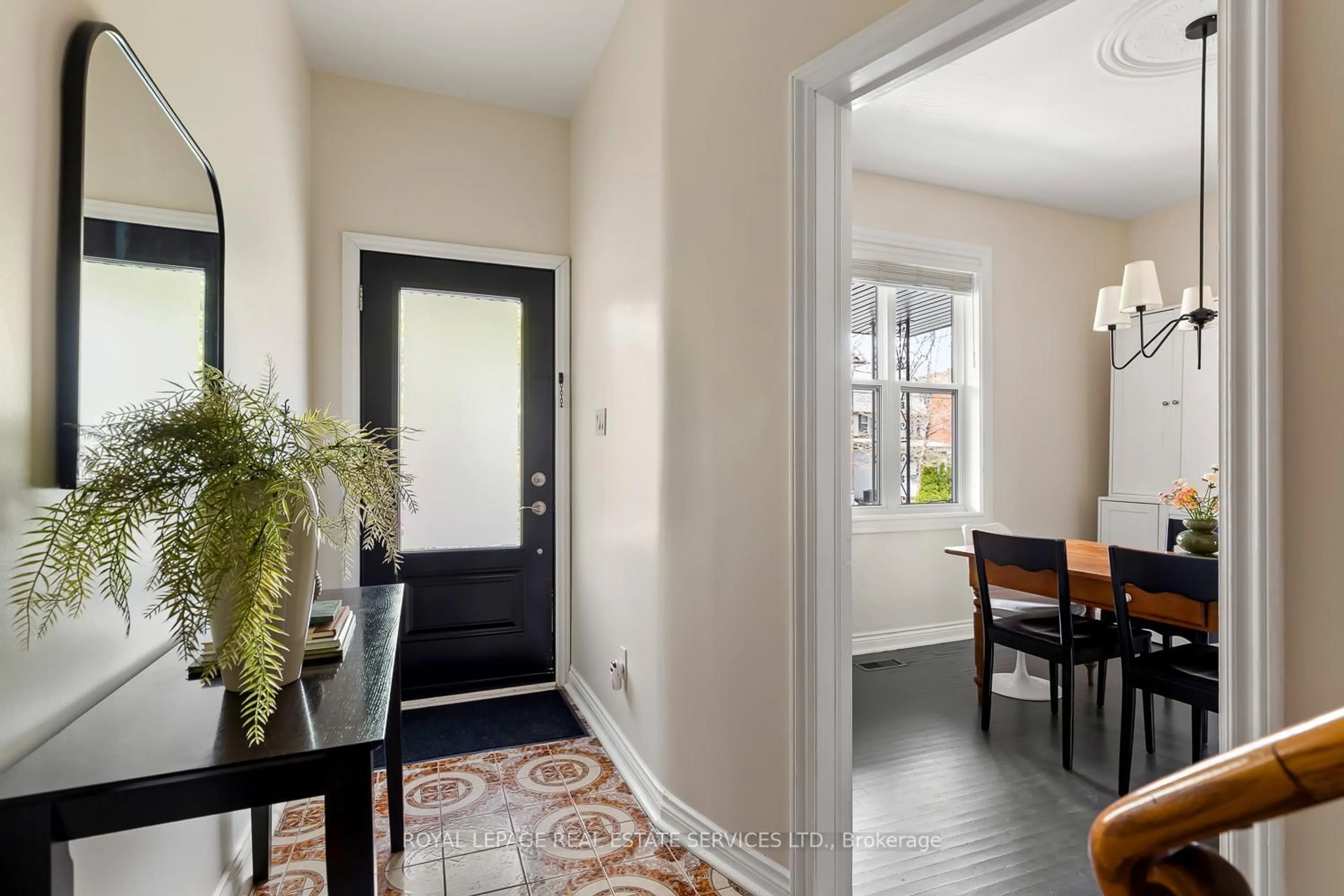 Indoor entryway for 107 Westmoreland Ave, Toronto Ontario M6H 2Z8