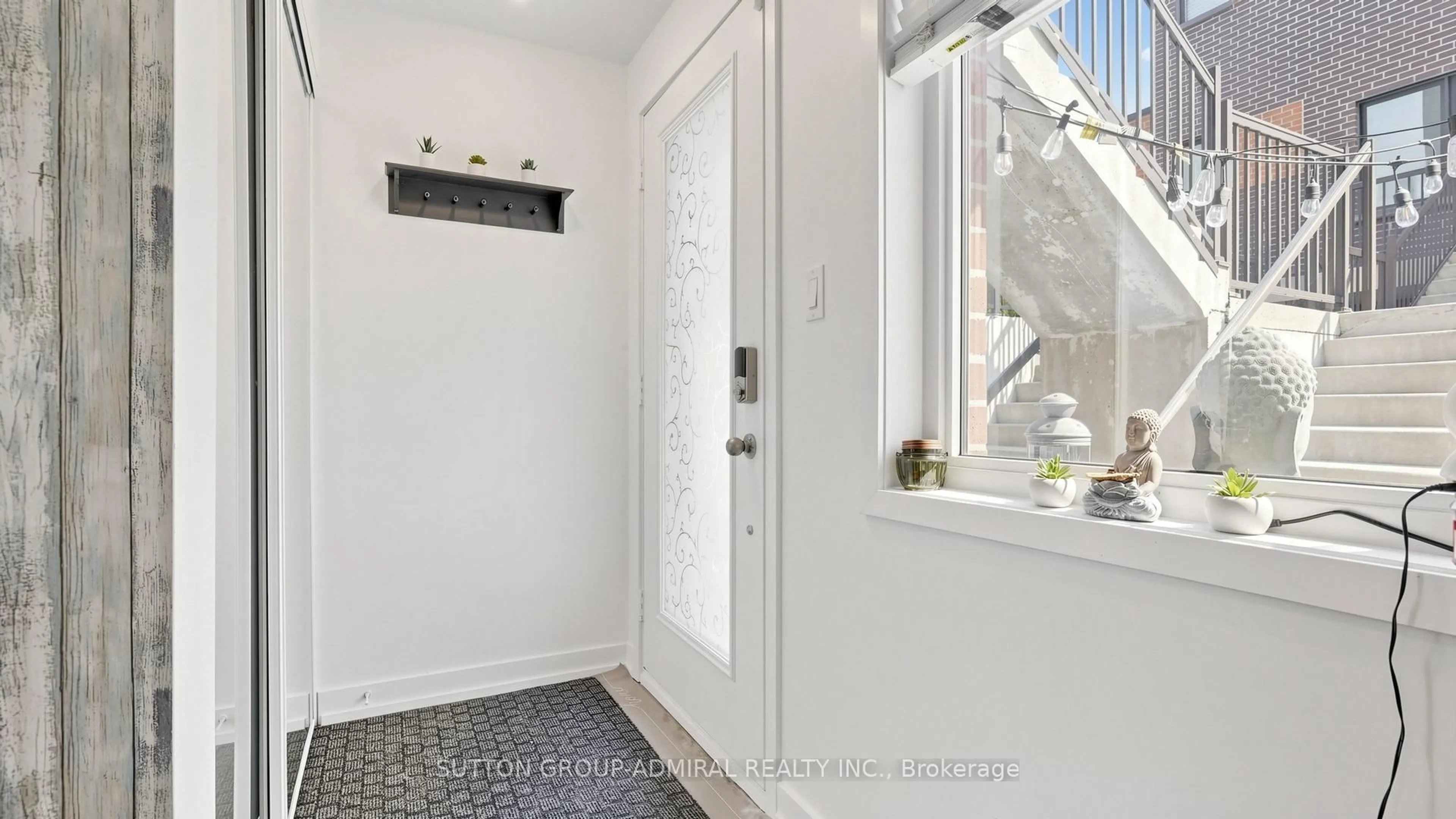 Indoor entryway for 869 Wilson Ave #14, Toronto Ontario M3K 0A4