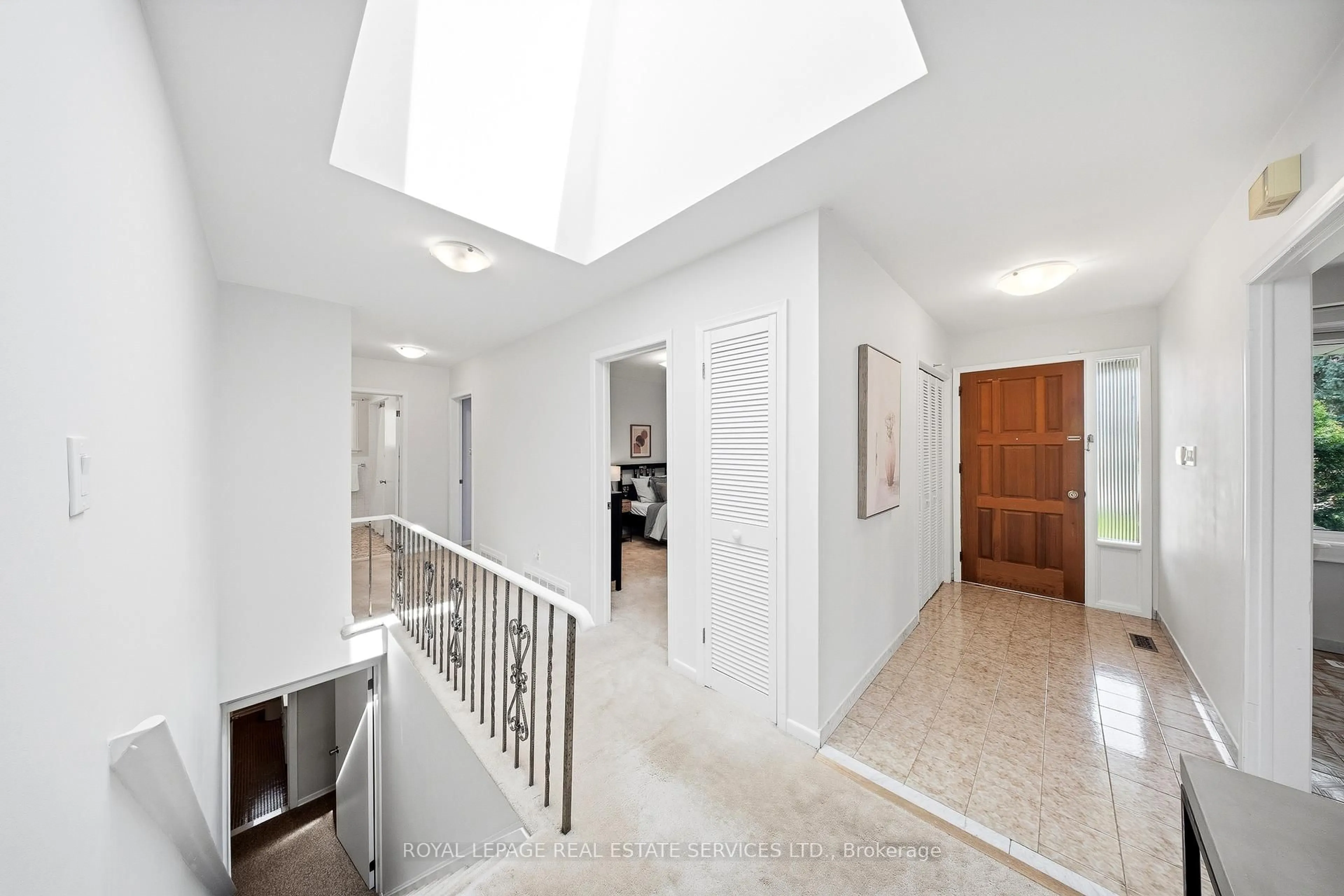 Indoor foyer for 29 Norbert Cres, Toronto Ontario M9C 3J8