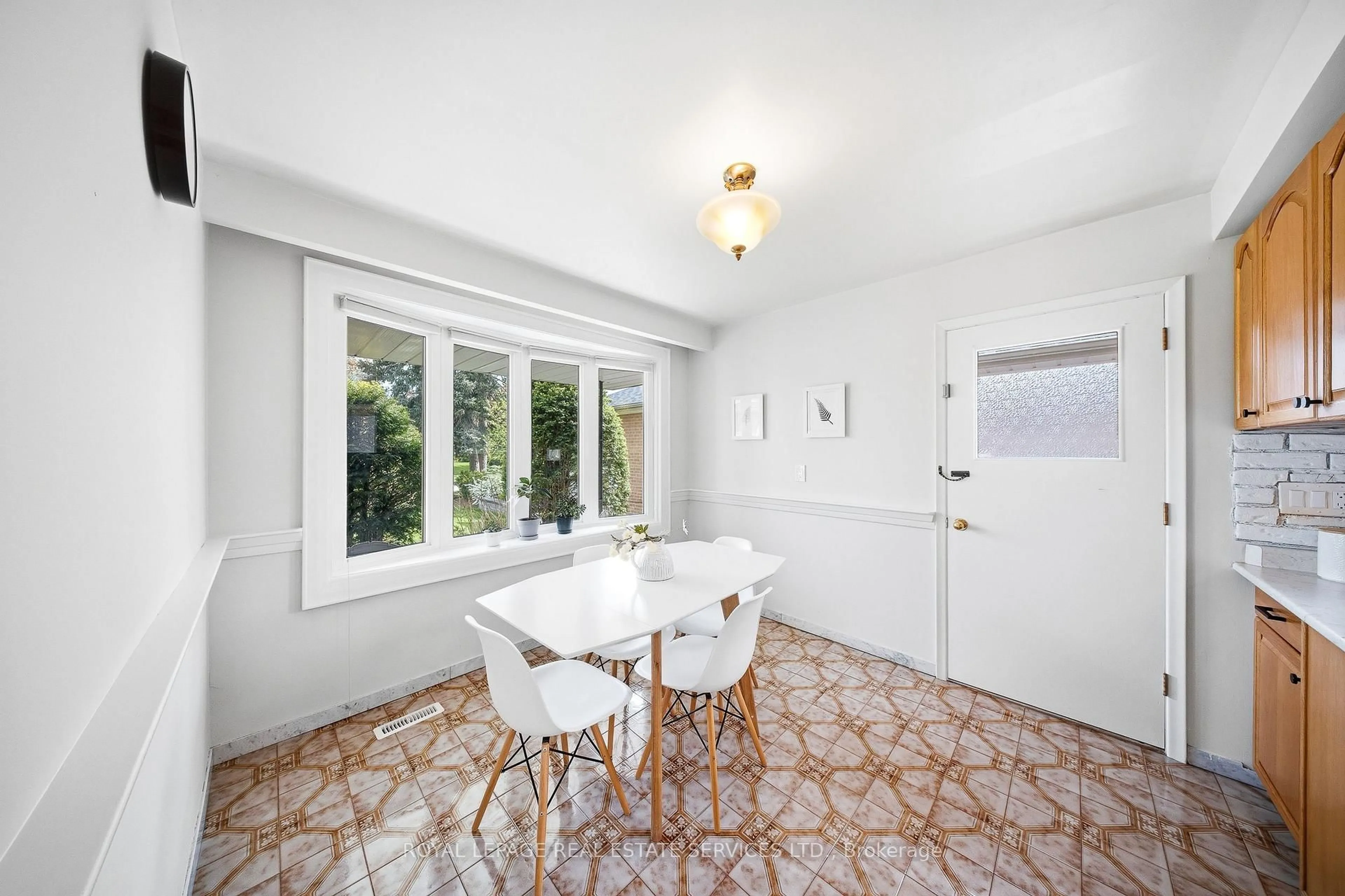 Dining room, ceramic/tile floor for 29 Norbert Cres, Toronto Ontario M9C 3J8
