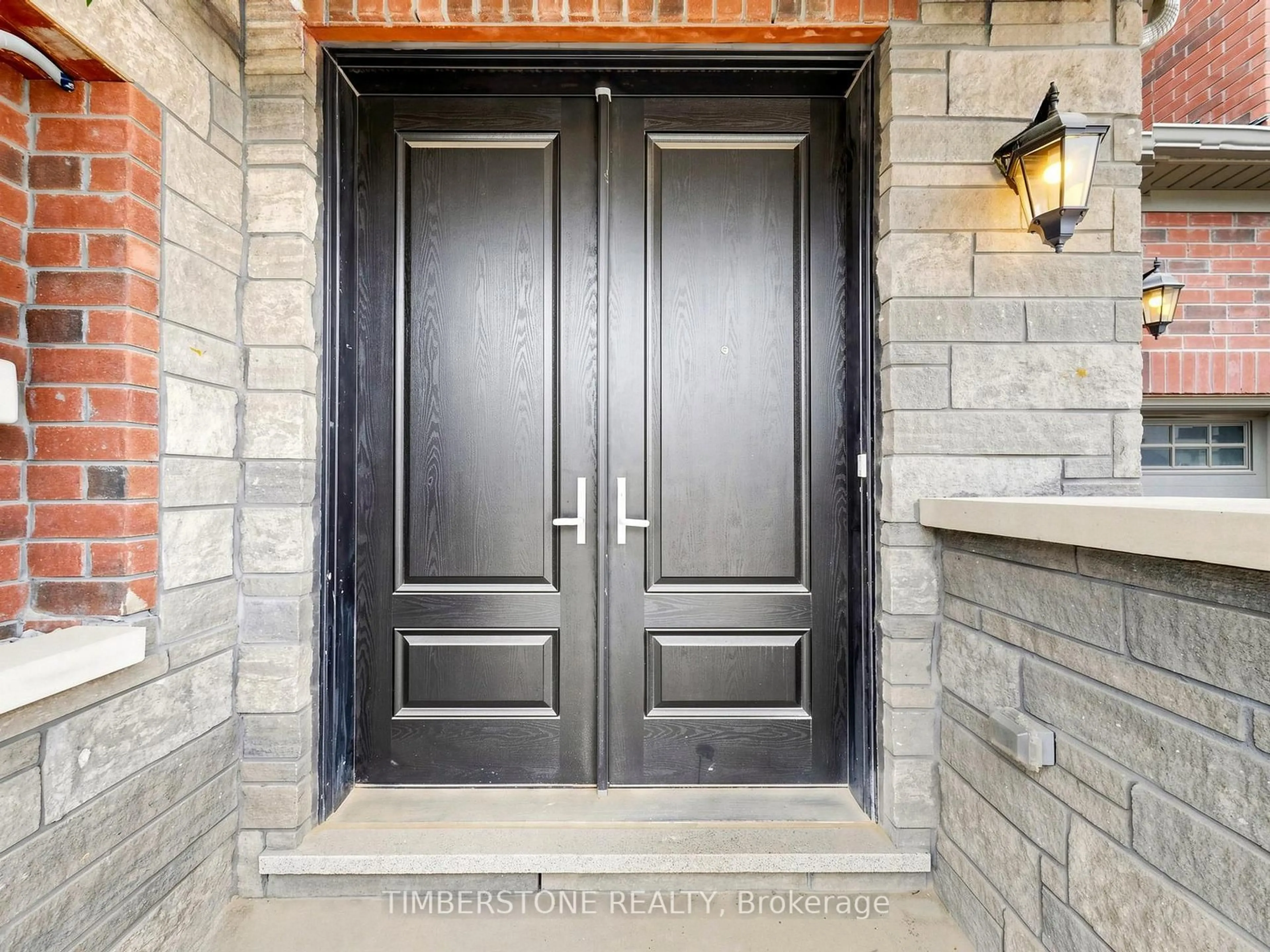 Indoor entryway for 25 Boswell Dr, Brampton Ontario L6P 4R7