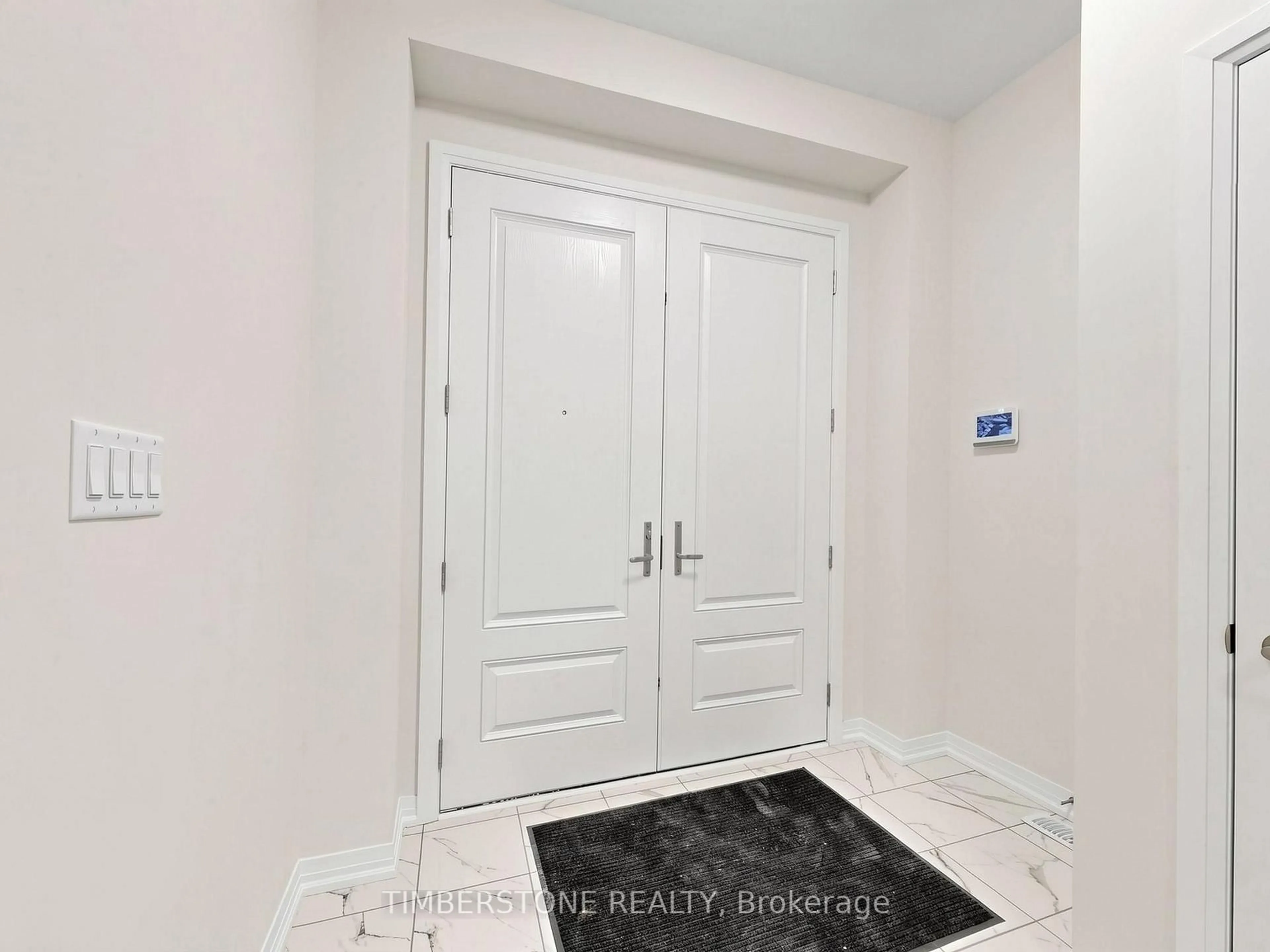 Indoor entryway for 25 Boswell Dr, Brampton Ontario L6P 4R7