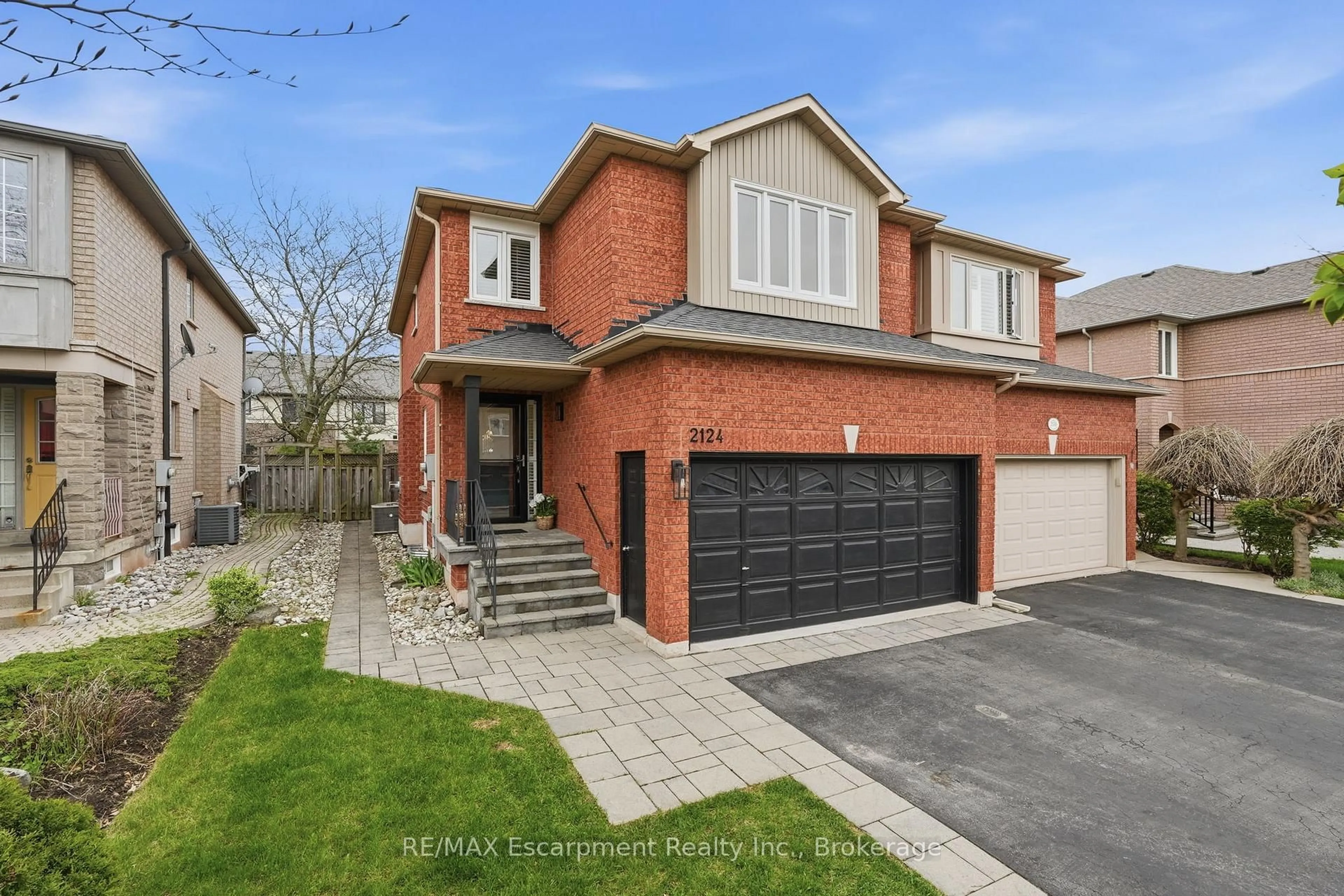 Home with brick exterior material, street for 2124 Glenhampton Rd, Oakville Ontario L6M 3X1