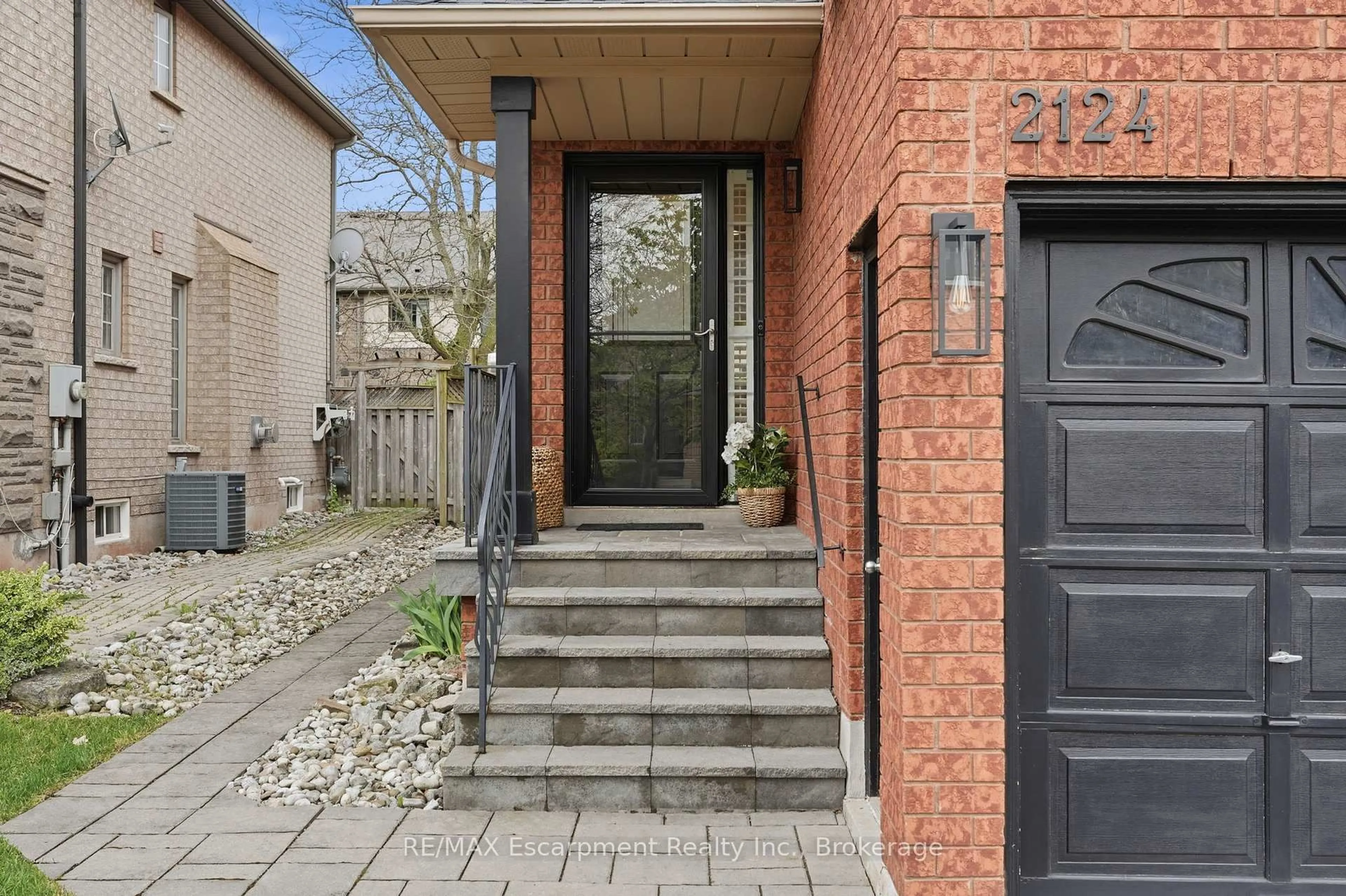 Unknown for 2124 Glenhampton Rd, Oakville Ontario L6M 3X1