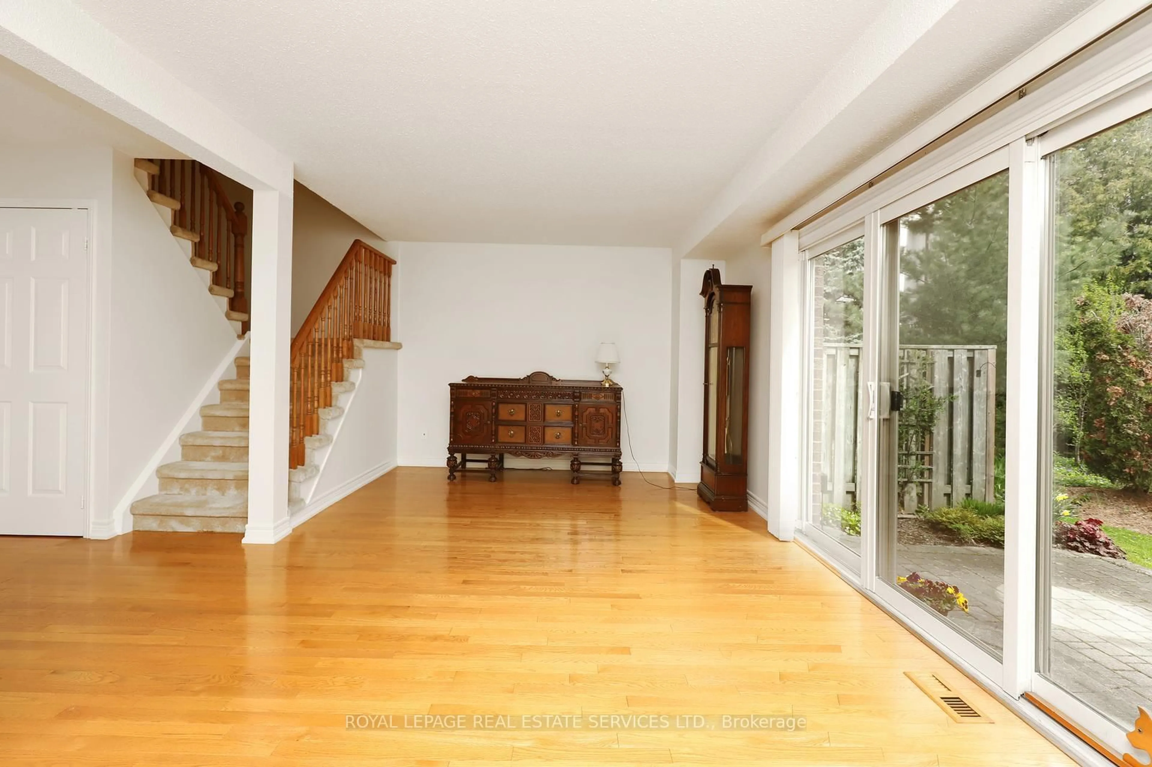 Indoor foyer for 1180 Walden Circ #28, Mississauga Ontario L5J 4J9
