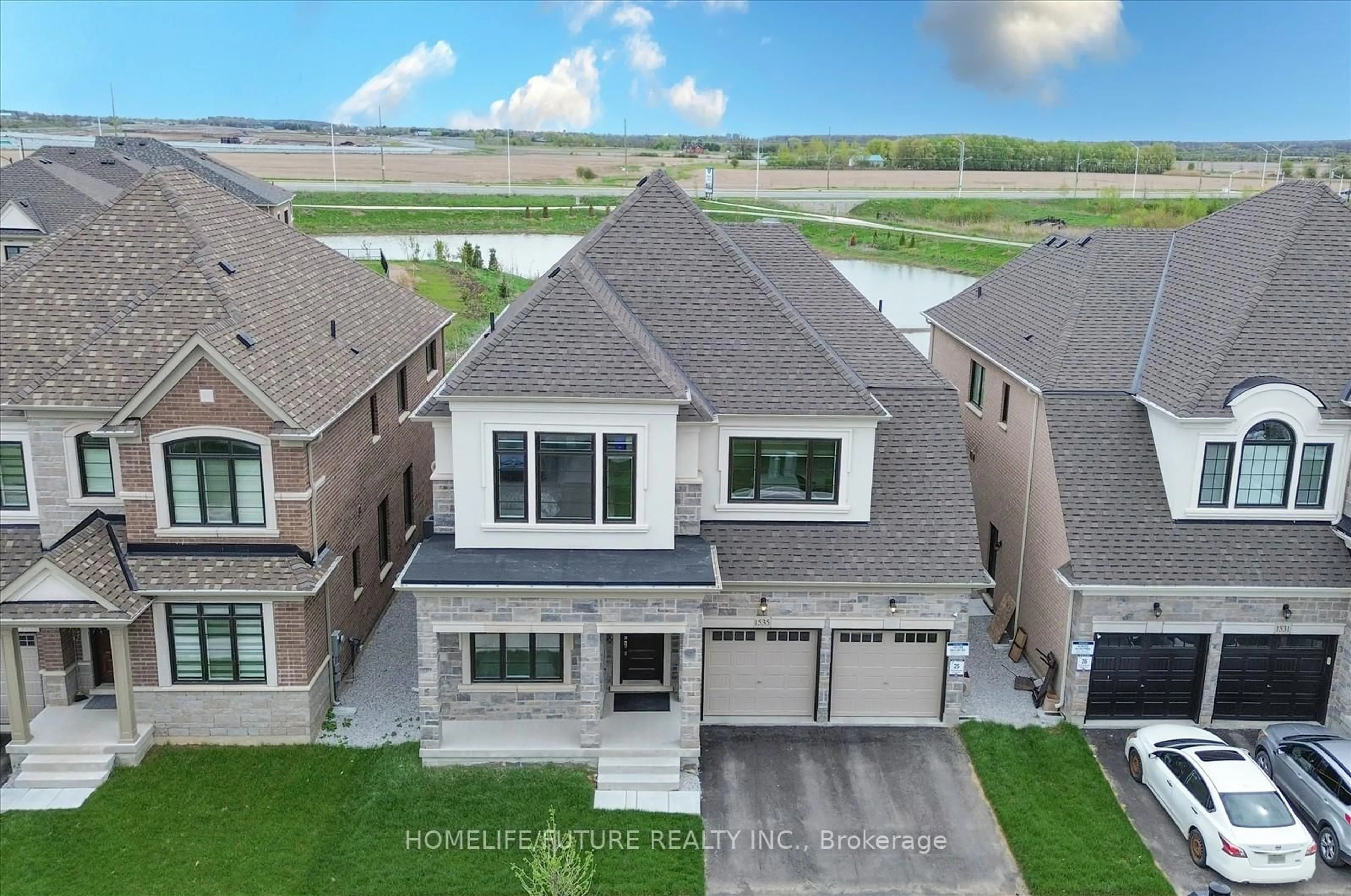 A pic from outside/outdoor area/front of a property/back of a property/a pic from drone, unknown for 1535 Buttercup Crt, Milton Ontario L9E 2G3