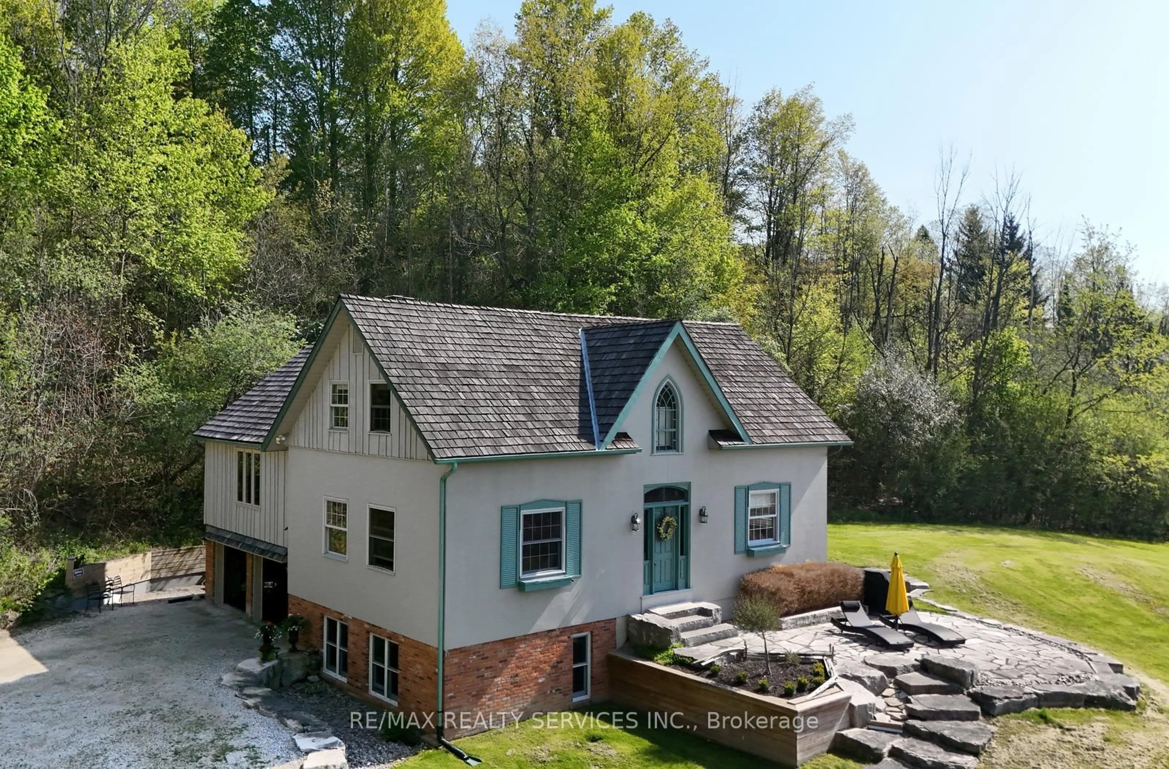 A pic from outside/outdoor area/front of a property/back of a property/a pic from drone, unknown for 15951 Humber Station Rd, Caledon Ontario L7E 3A3