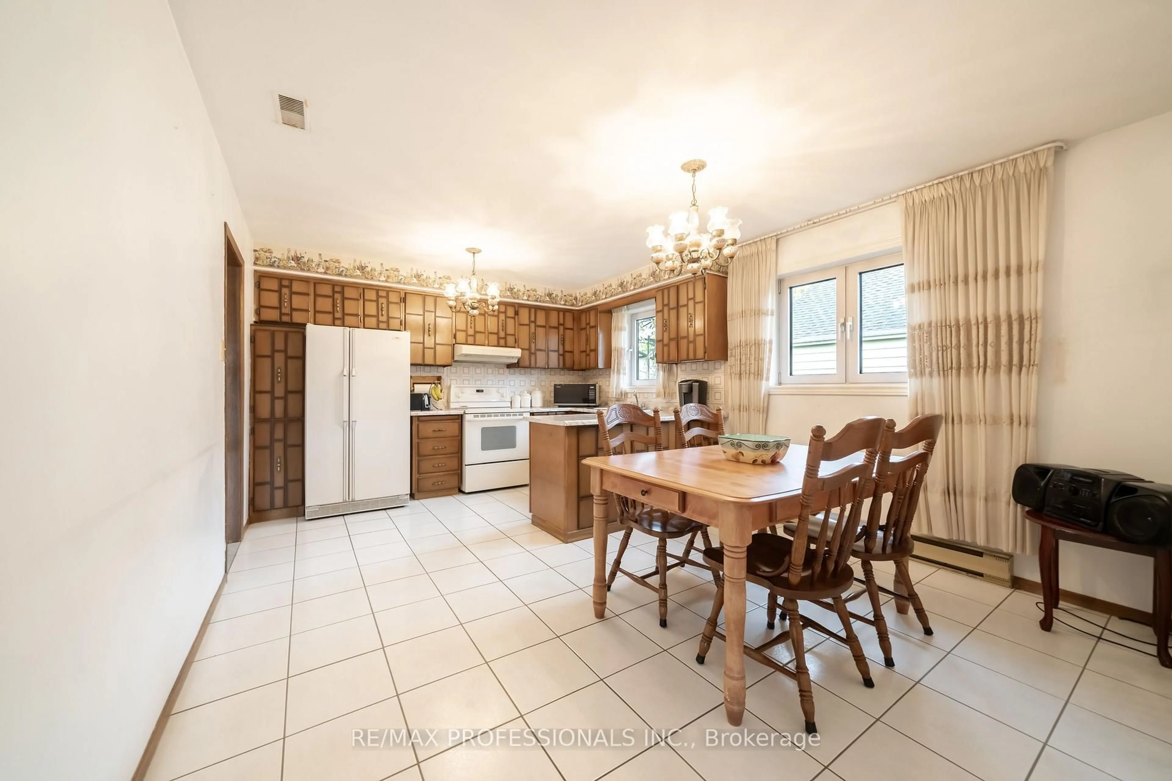Unknown for 1164 Kipling Ave, Toronto Ontario M9B 3M6
