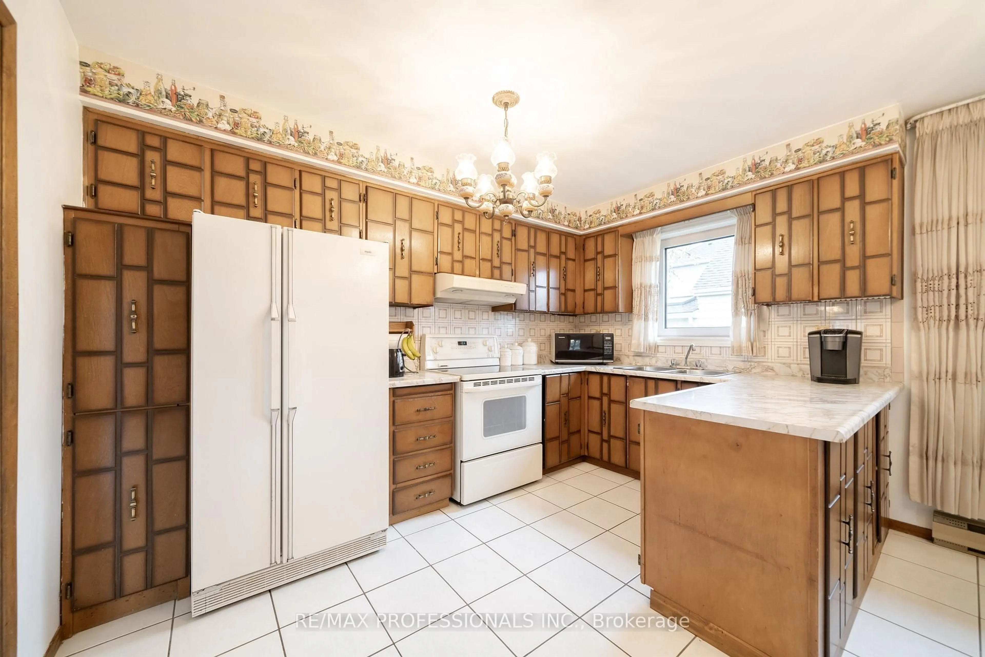 Standard kitchen, unknown for 1164 Kipling Ave, Toronto Ontario M9B 3M6