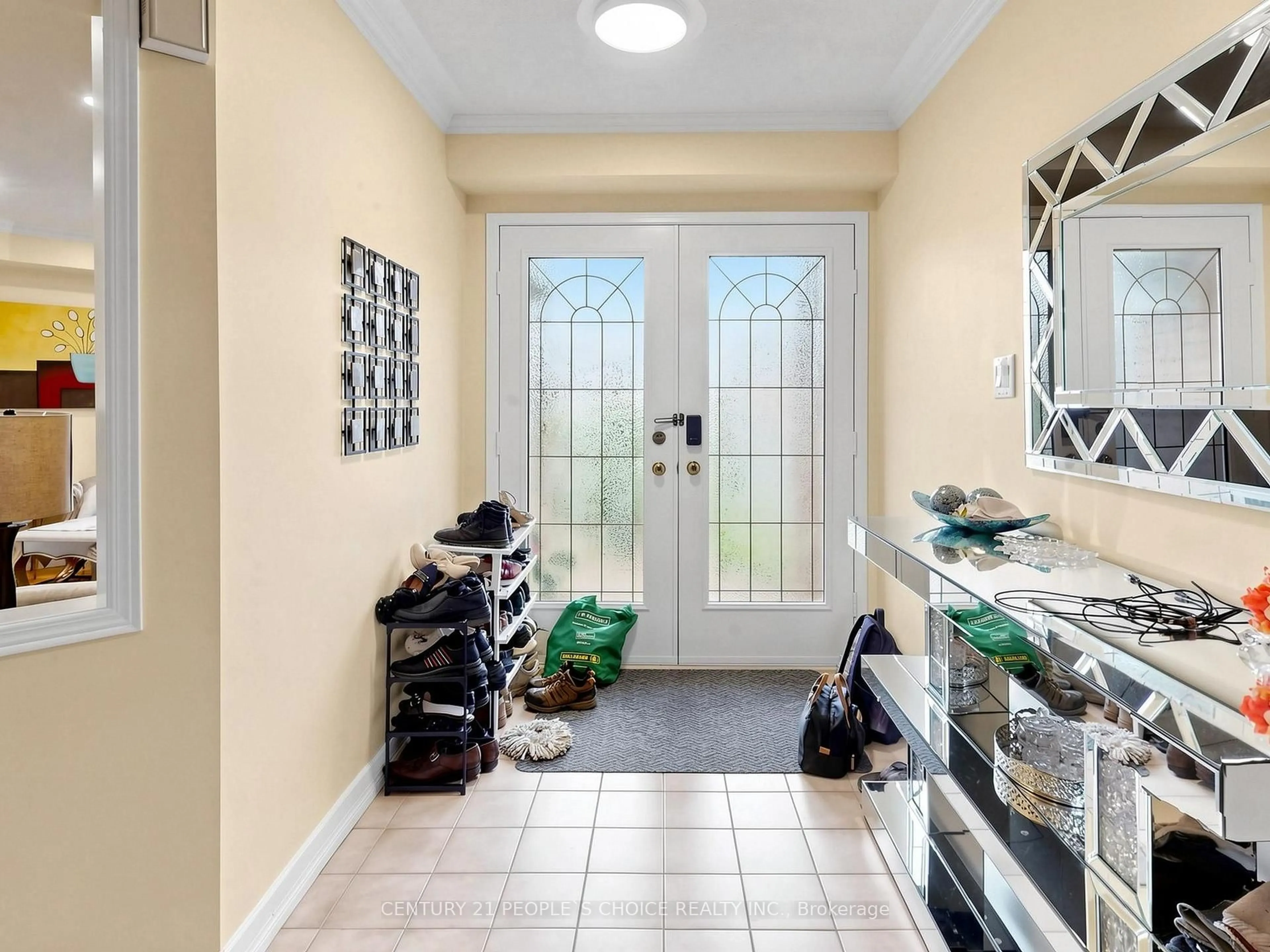 Indoor entryway for 5698 Colby Crt, Mississauga Ontario L5M 4S7