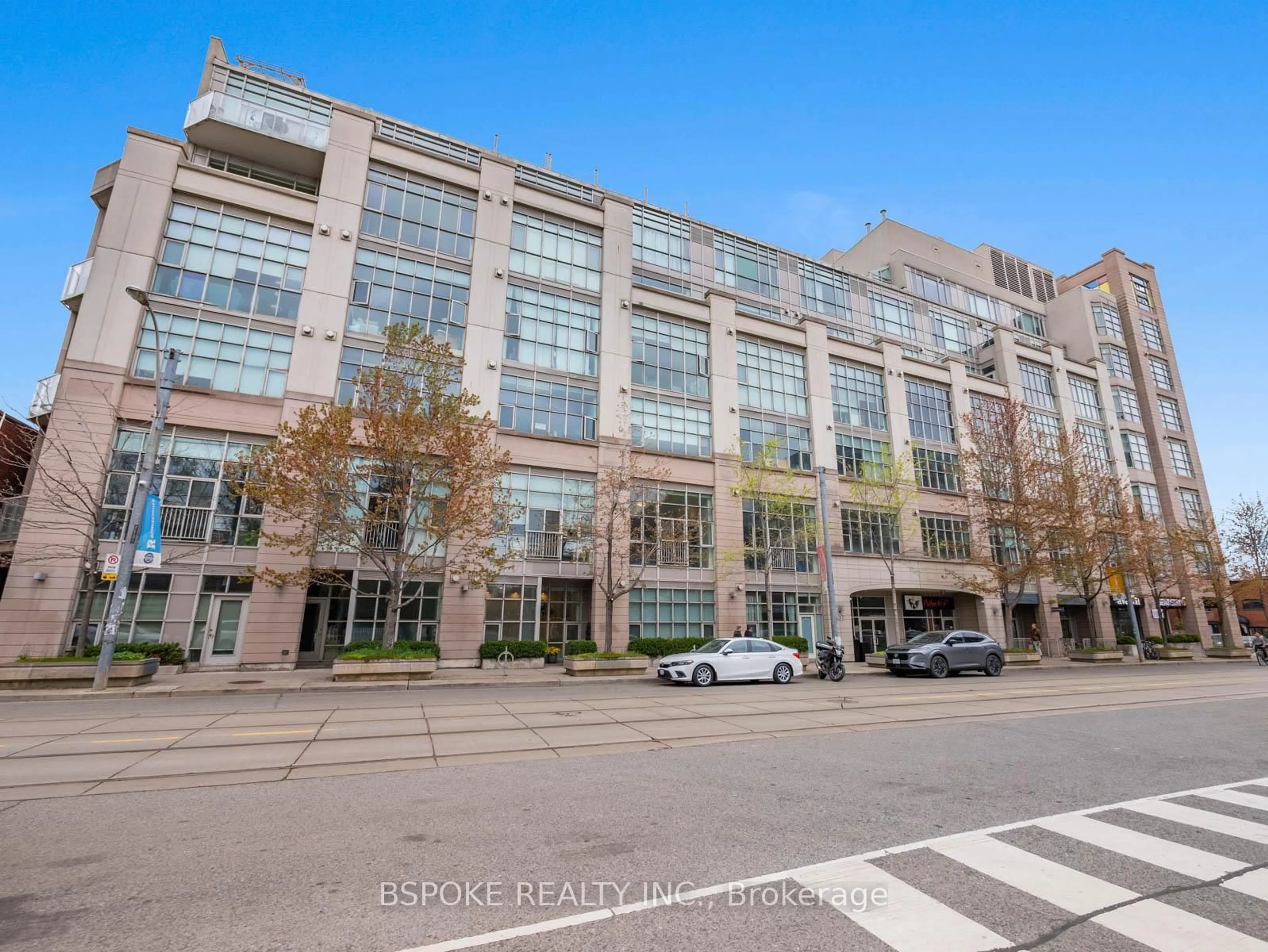 Indoor foyer for 437 Roncesvalles Ave #113, Toronto Ontario M6R 3B9