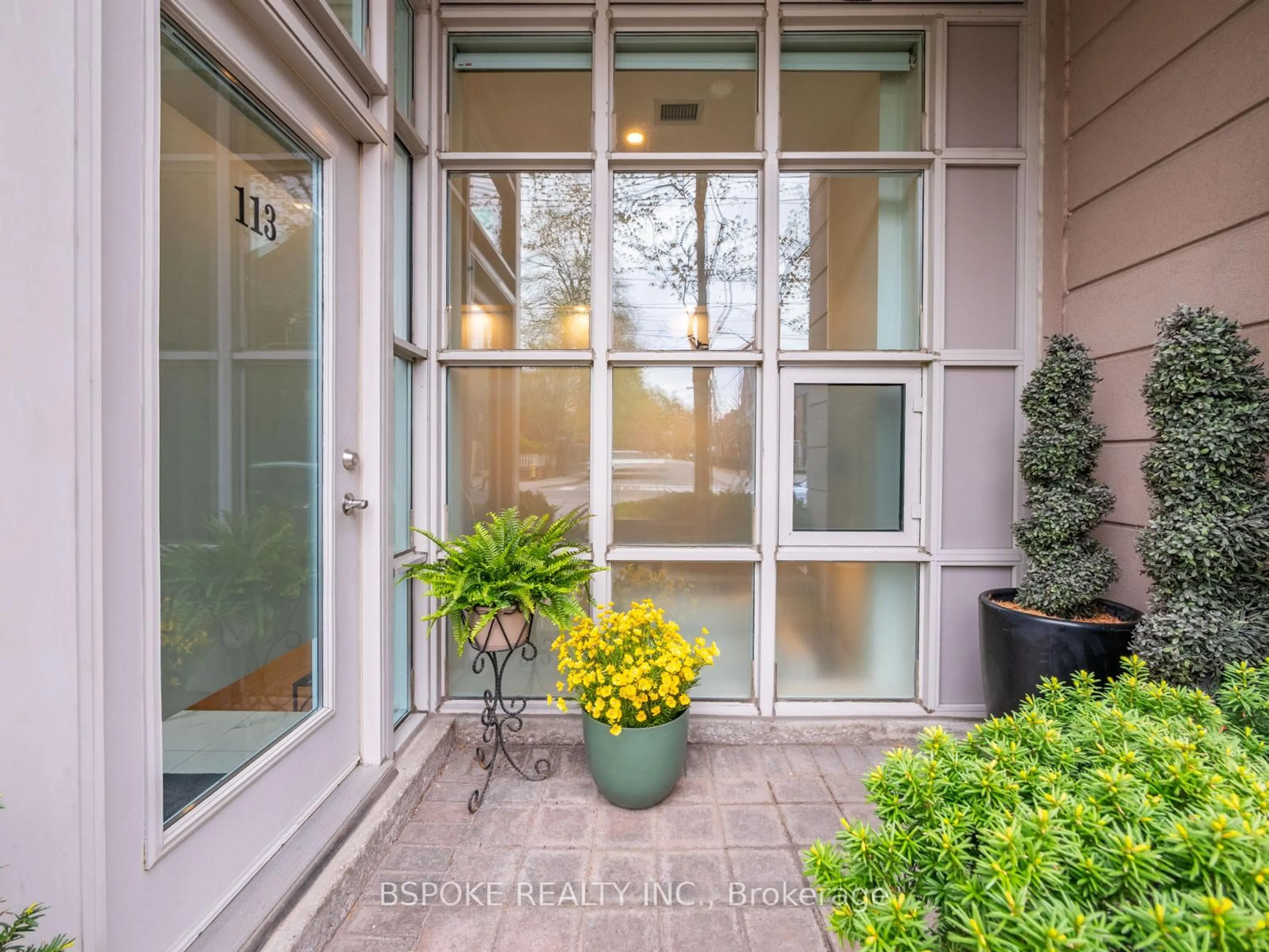 Indoor entryway for 437 Roncesvalles Ave #113, Toronto Ontario M6R 3B9