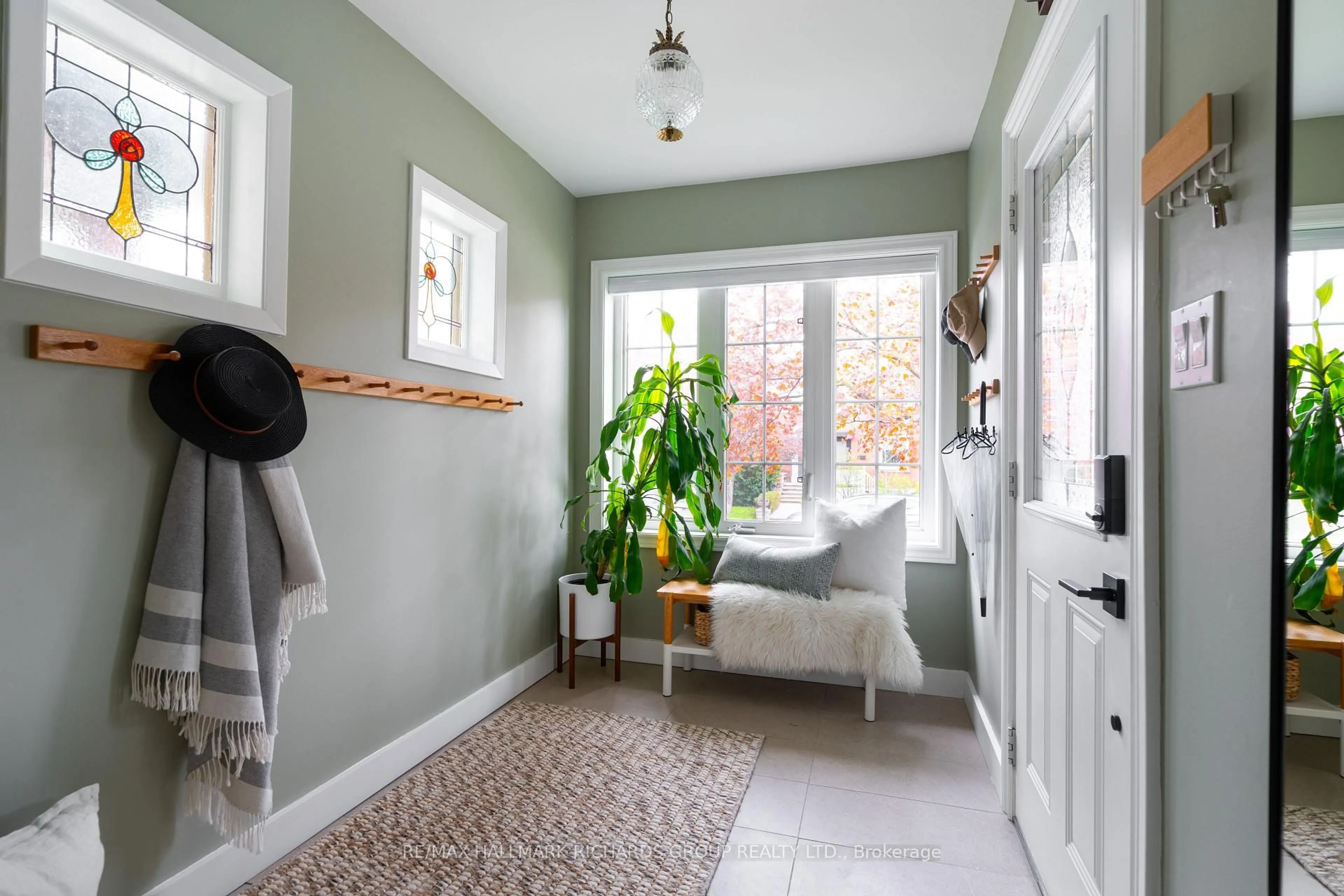 Indoor entryway for 84 Fairview Ave, Toronto Ontario M6P 3A4