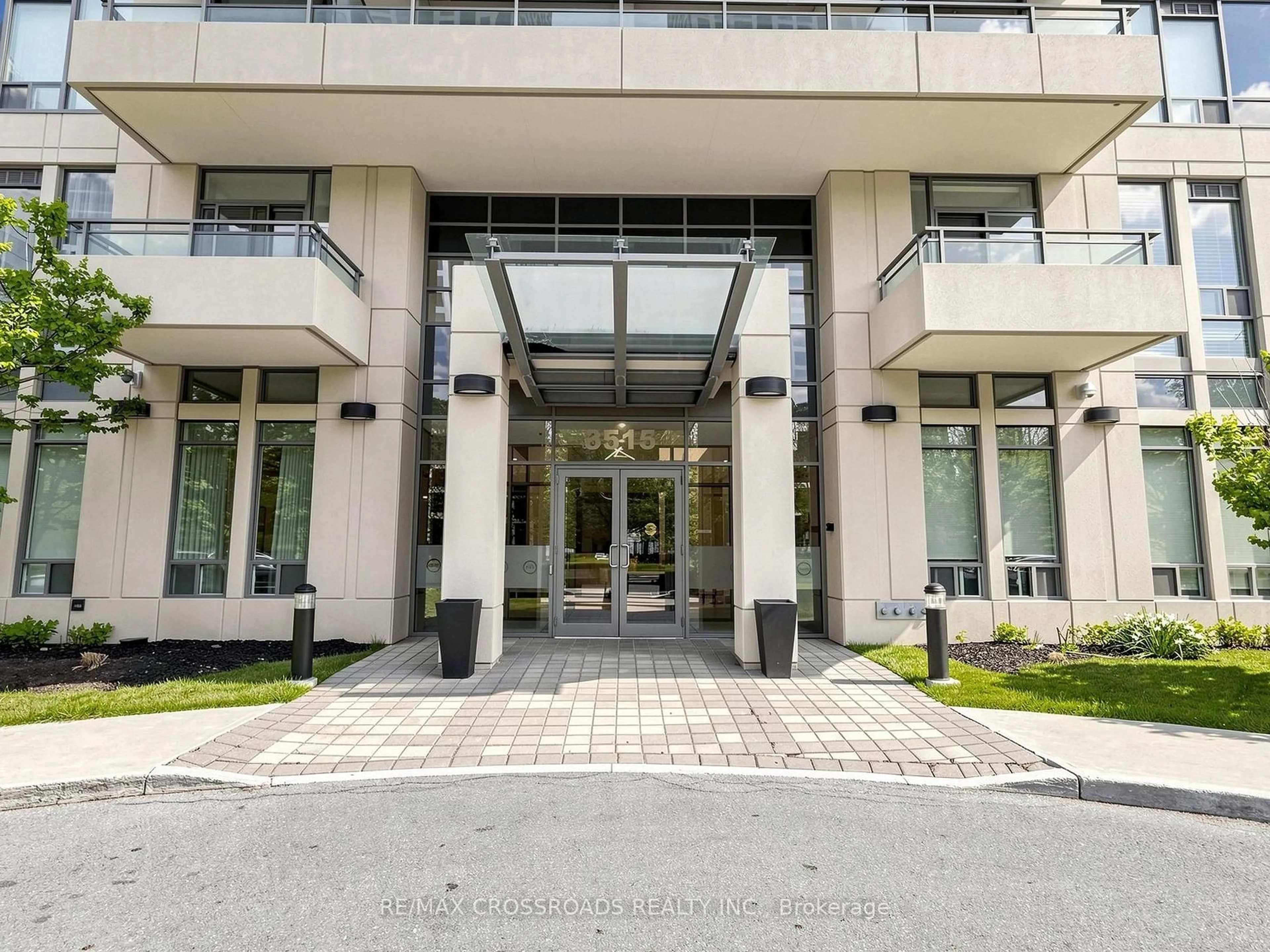 Indoor foyer for 3515 Kariya Dr #2301, Mississauga Ontario L5B 0C1