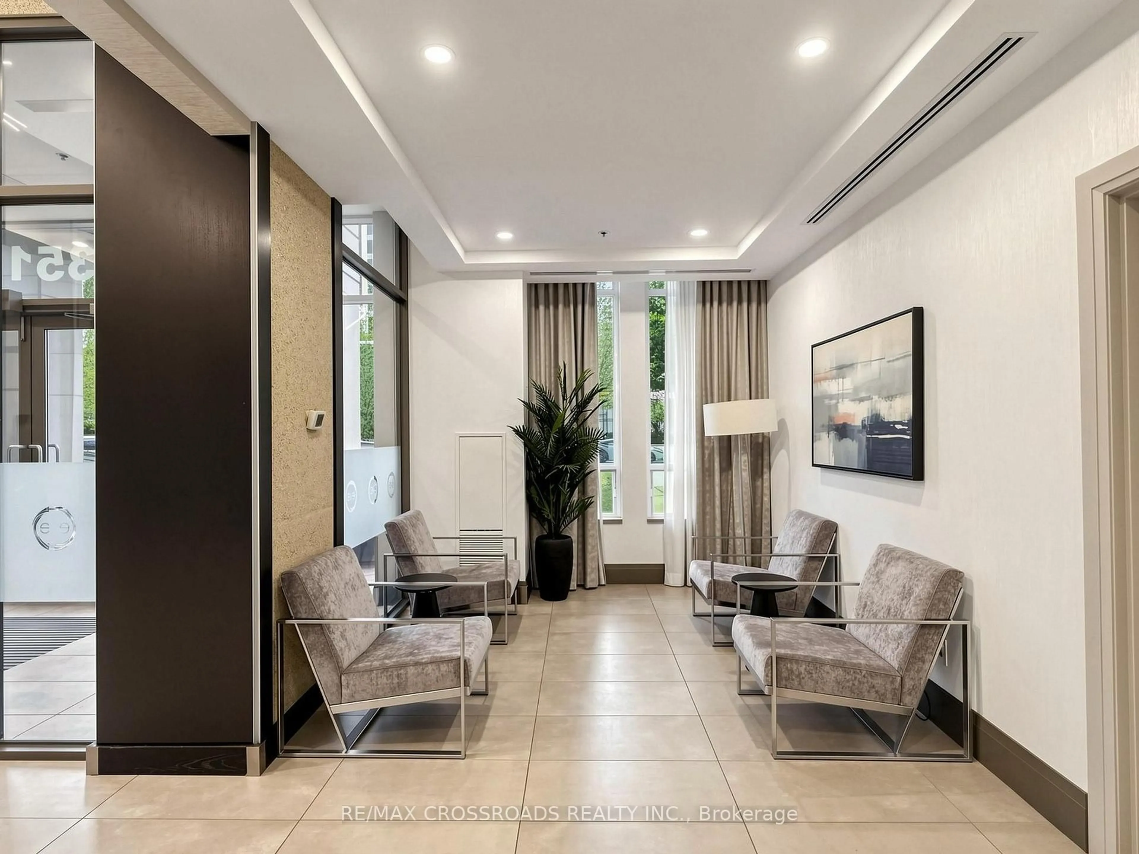 Indoor foyer for 3515 Kariya Dr #2301, Mississauga Ontario L5B 0C1
