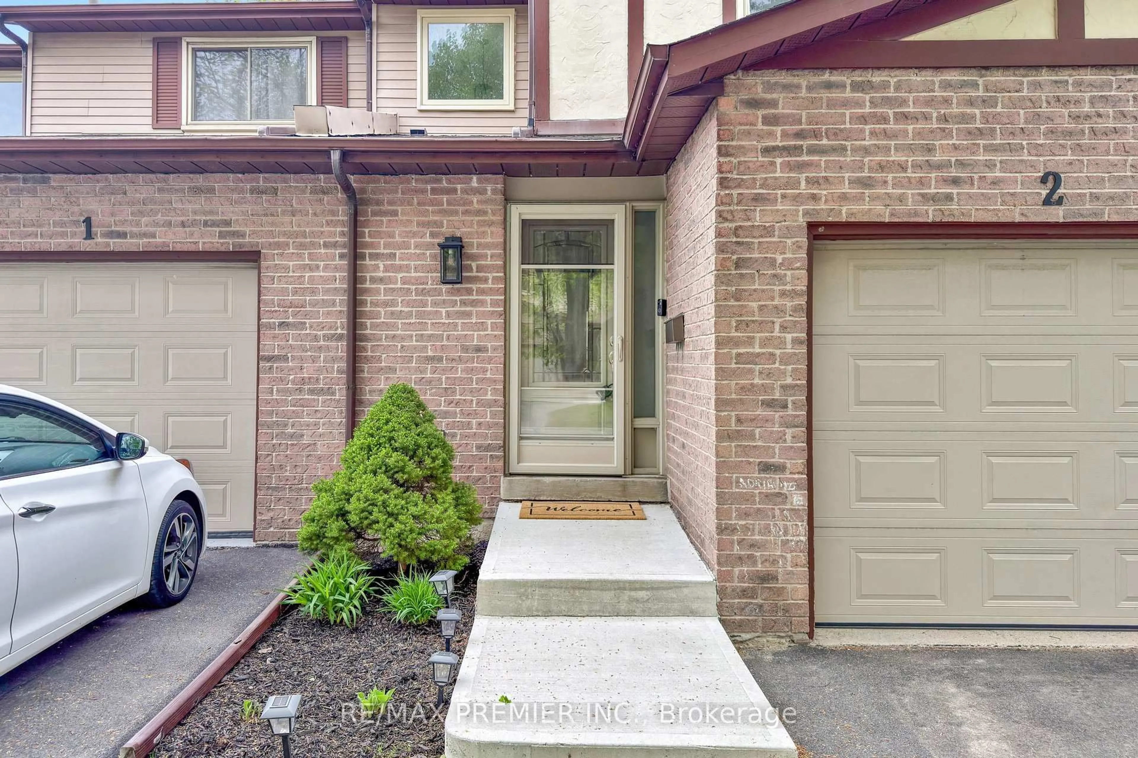 Home with brick exterior material, street for 1232 Guelph Line #2, Burlington Ontario L7P 2S9