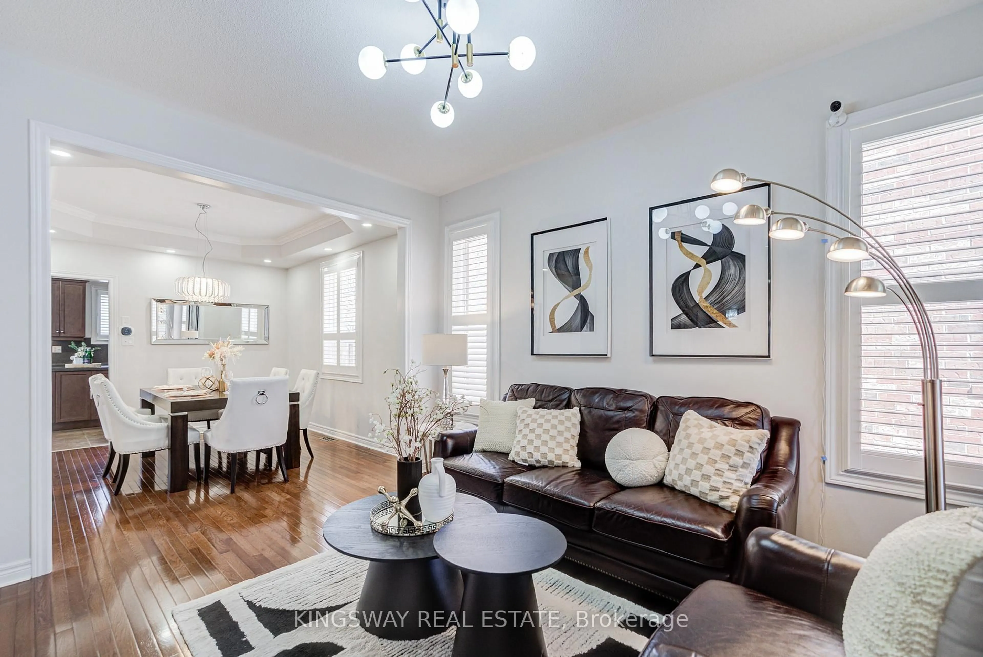 Living room with furniture, unknown for 2083 Willhaven Tr, Oakville Ontario L6M 5G3