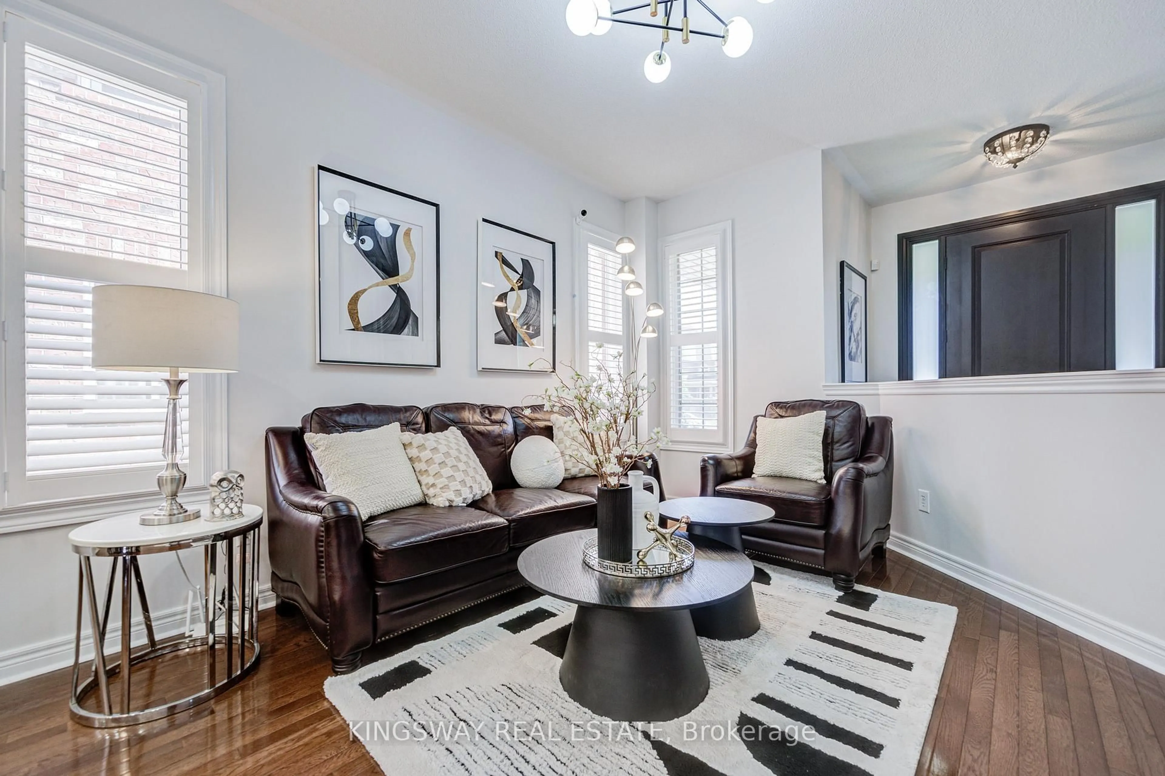 Living room with furniture, unknown for 2083 Willhaven Tr, Oakville Ontario L6M 5G3