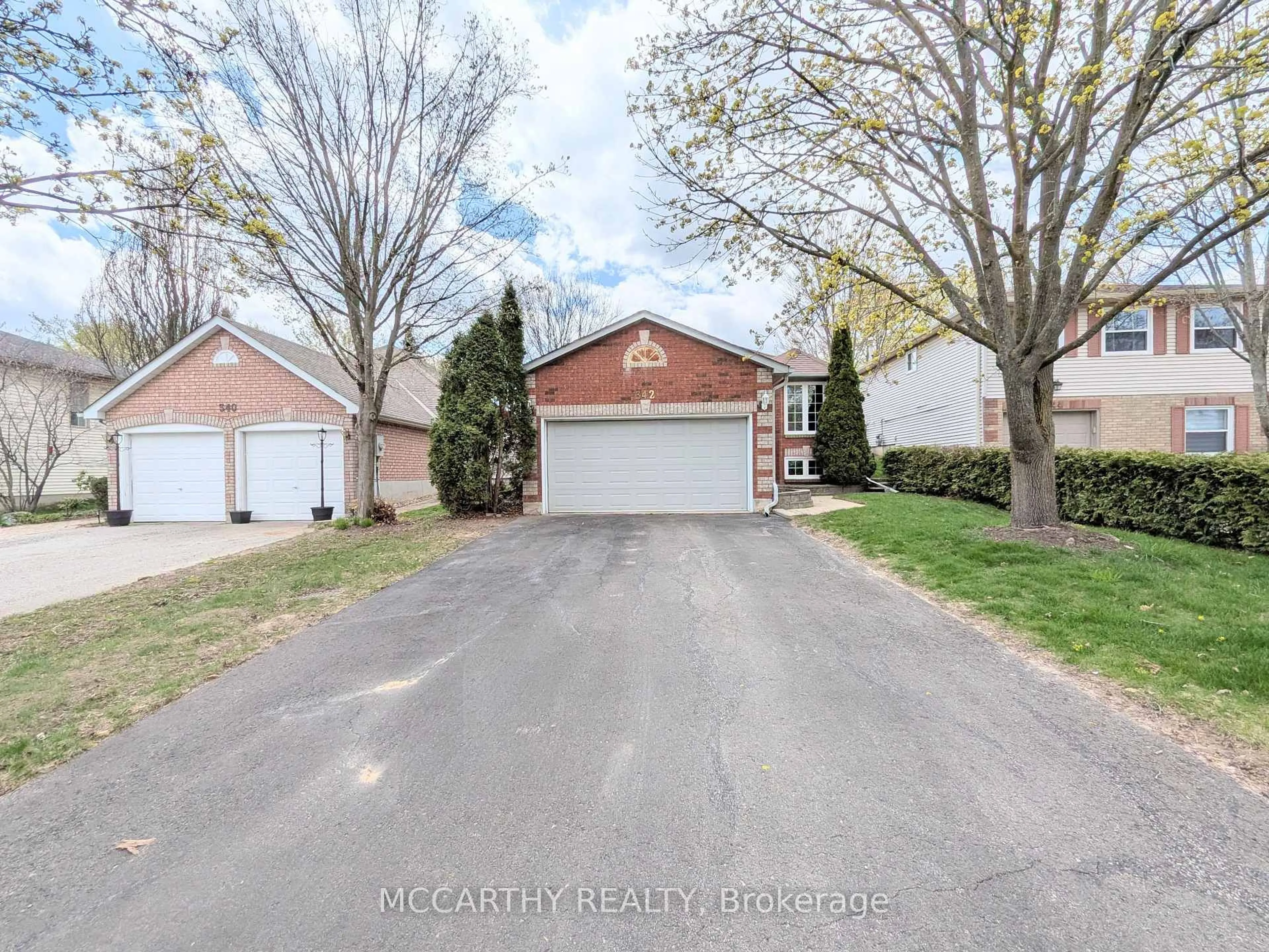 A pic from outside/outdoor area/front of a property/back of a property/a pic from drone, street for 342 Lewis Dr, Orangeville Ontario L9W 4P8