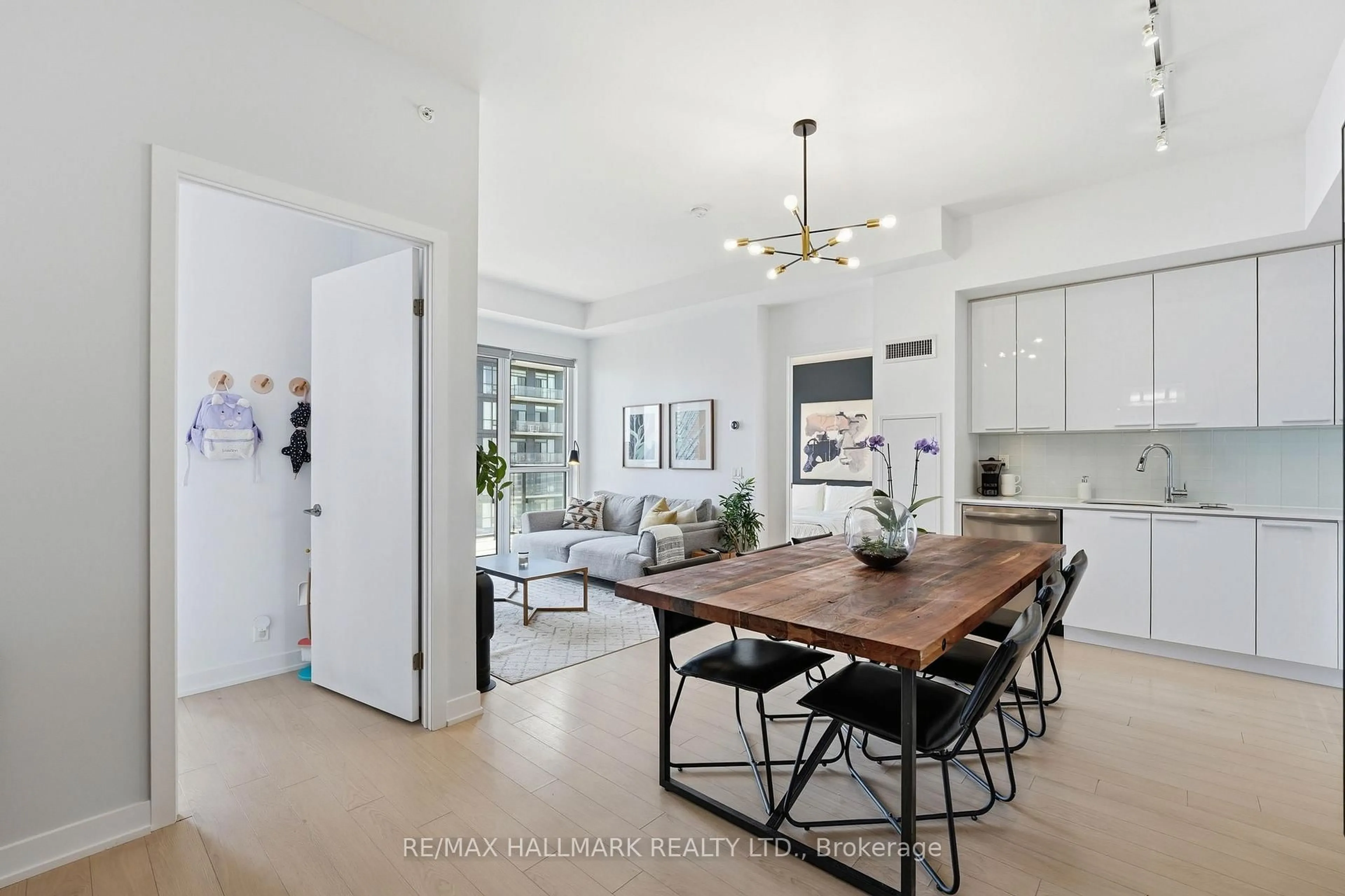 Open concept kitchen, unknown for 10 Park Lawn Rd #4310, Toronto Ontario M8V 0H9