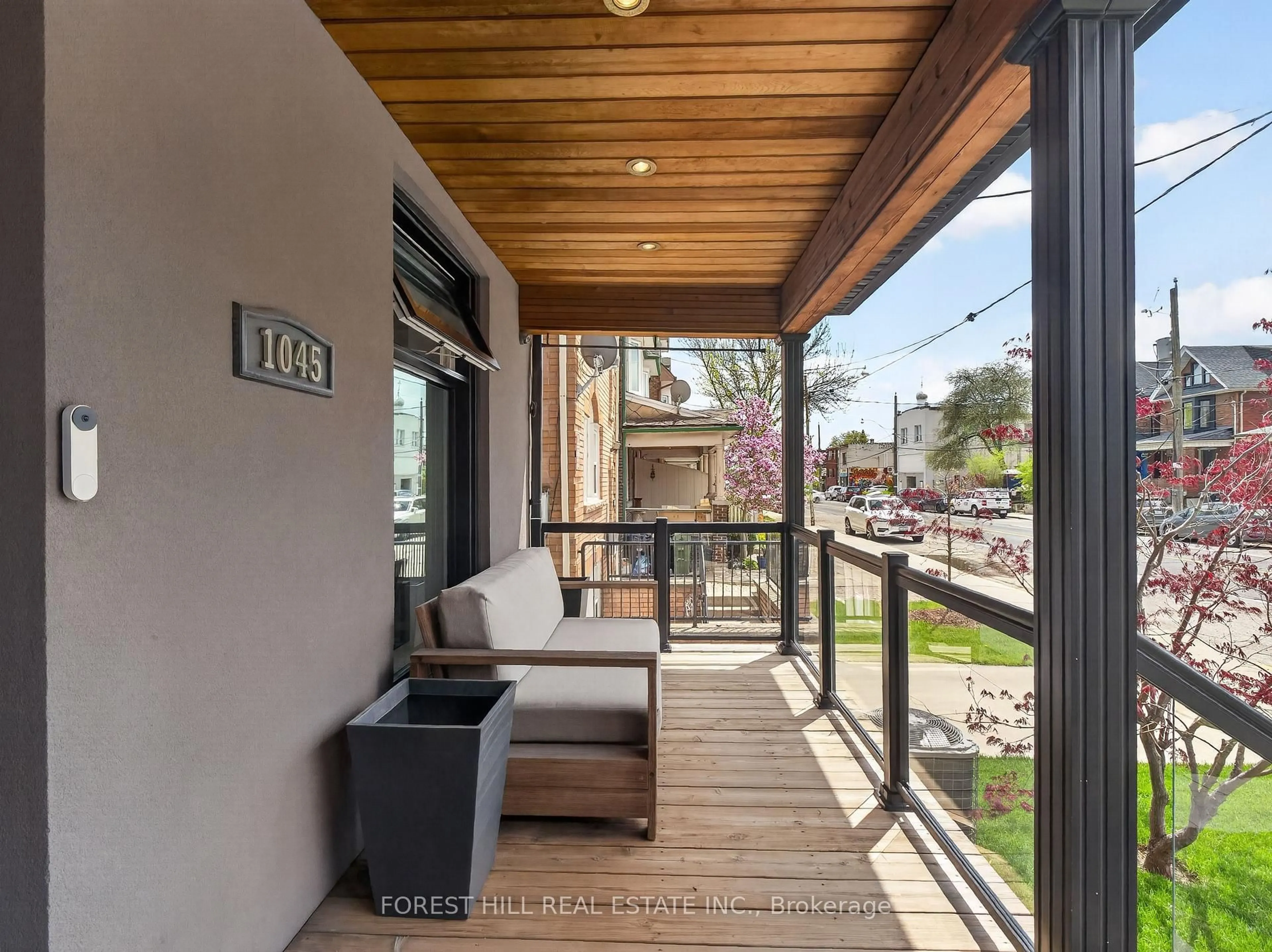 Patio, street for 1045 Dovercourt Rd, Toronto Ontario M6H 2X7