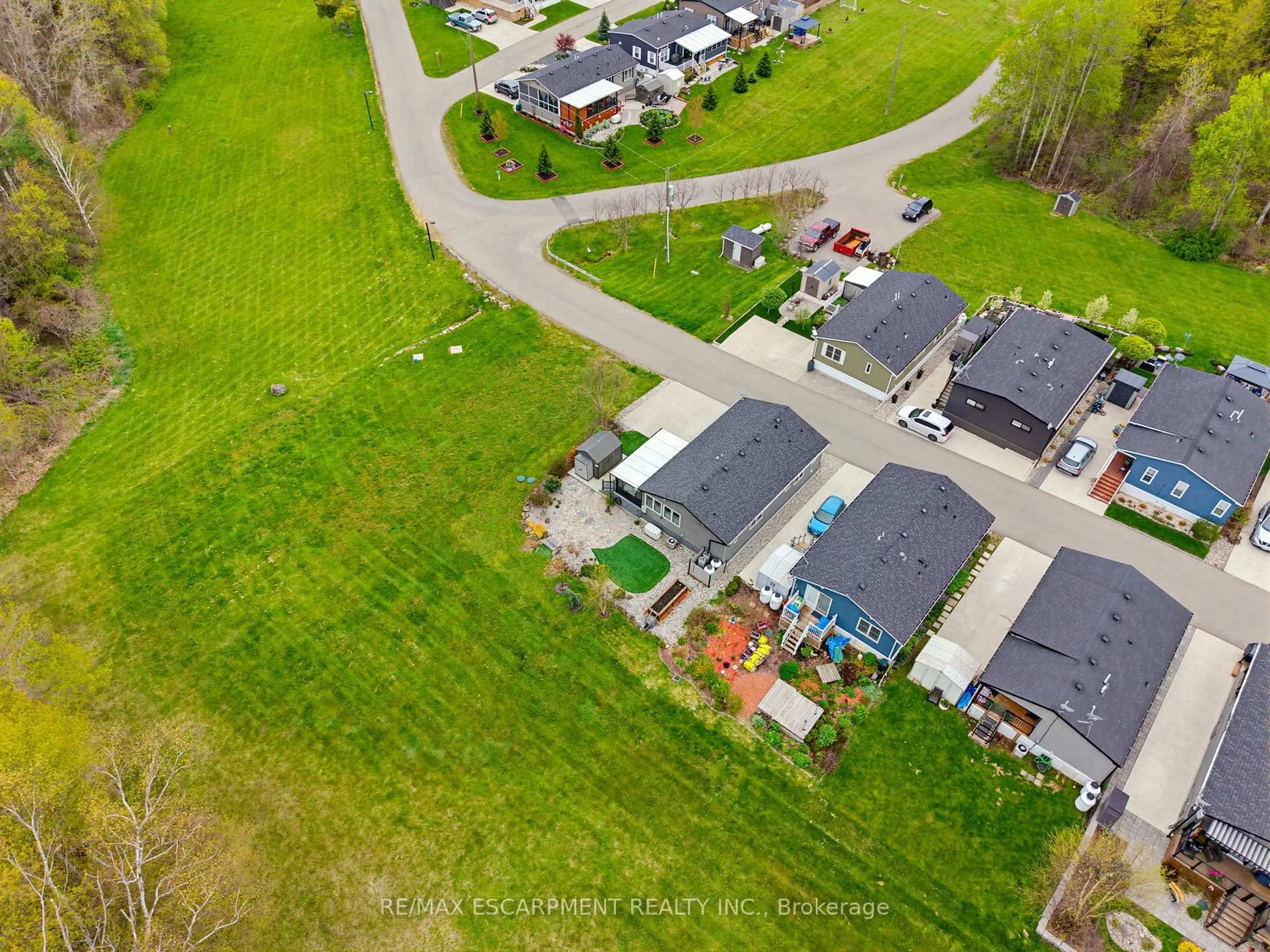 A pic from outside/outdoor area/front of a property/back of a property/a pic from drone, street for 4449 Milburough Line #2 Cedar Street, Burlington Ontario L7P 0C5