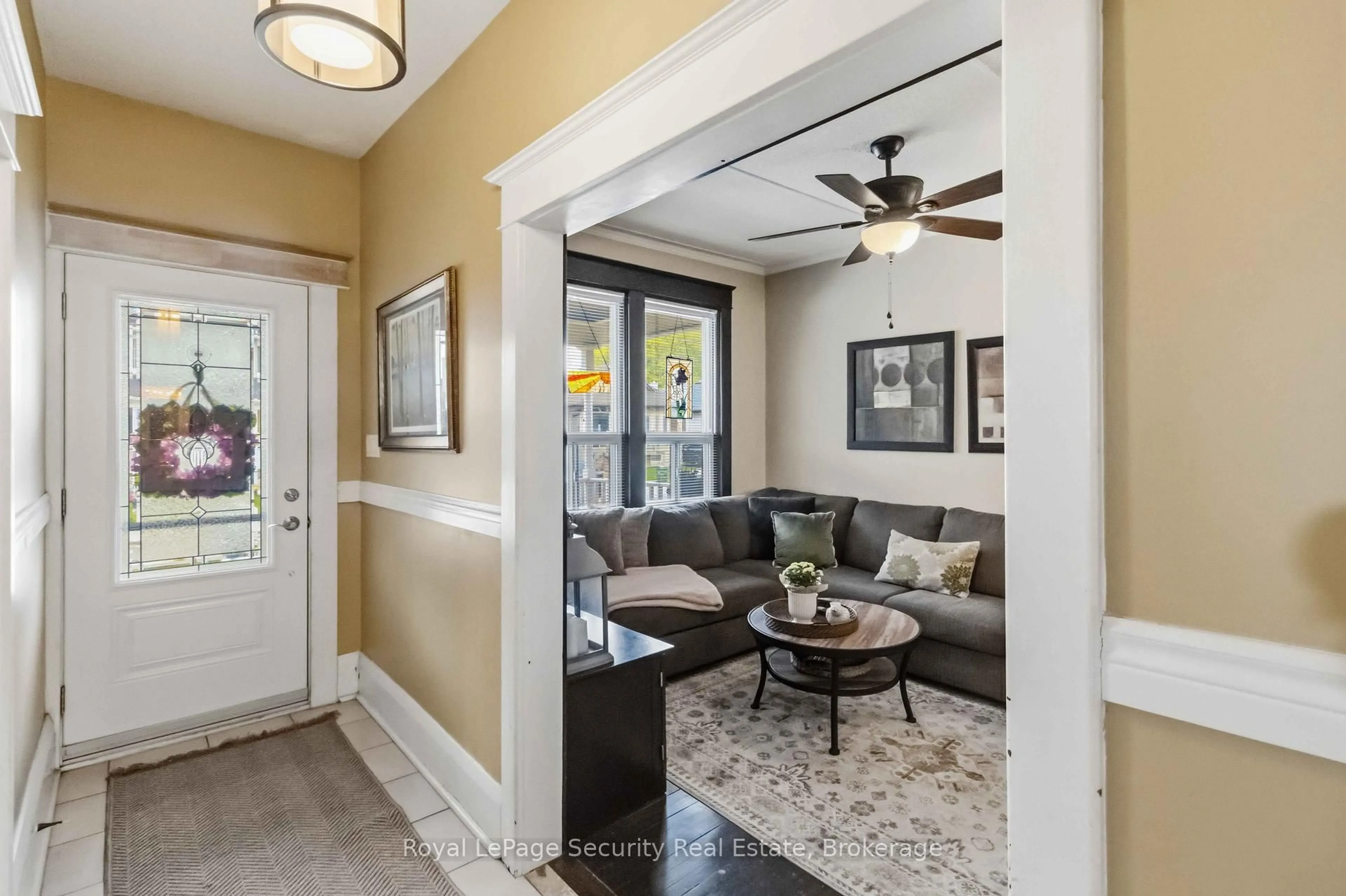 Indoor entryway for 27 Holley Ave, Toronto Ontario M9N 2C4