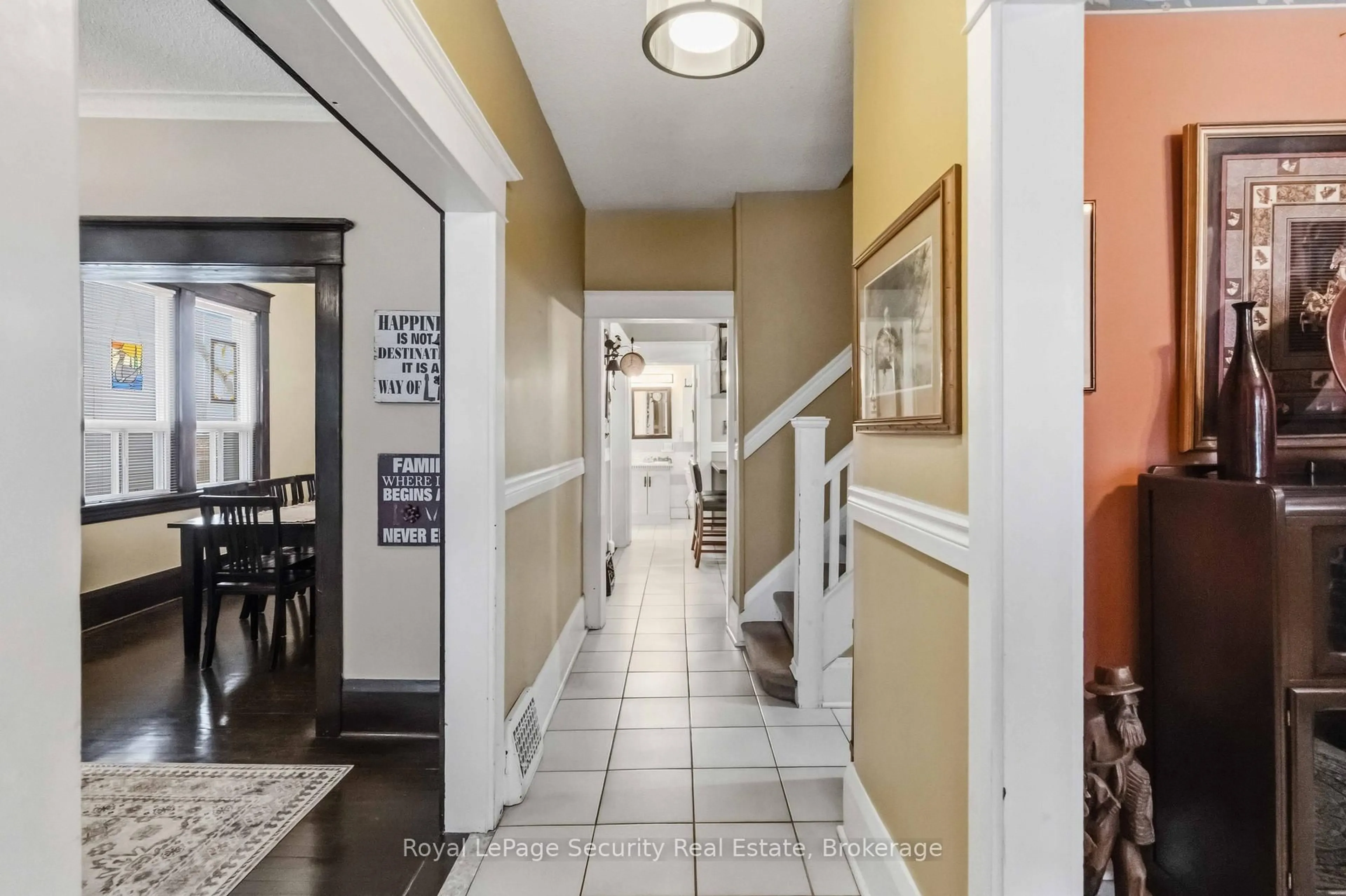 Indoor foyer for 27 Holley Ave, Toronto Ontario M9N 2C4