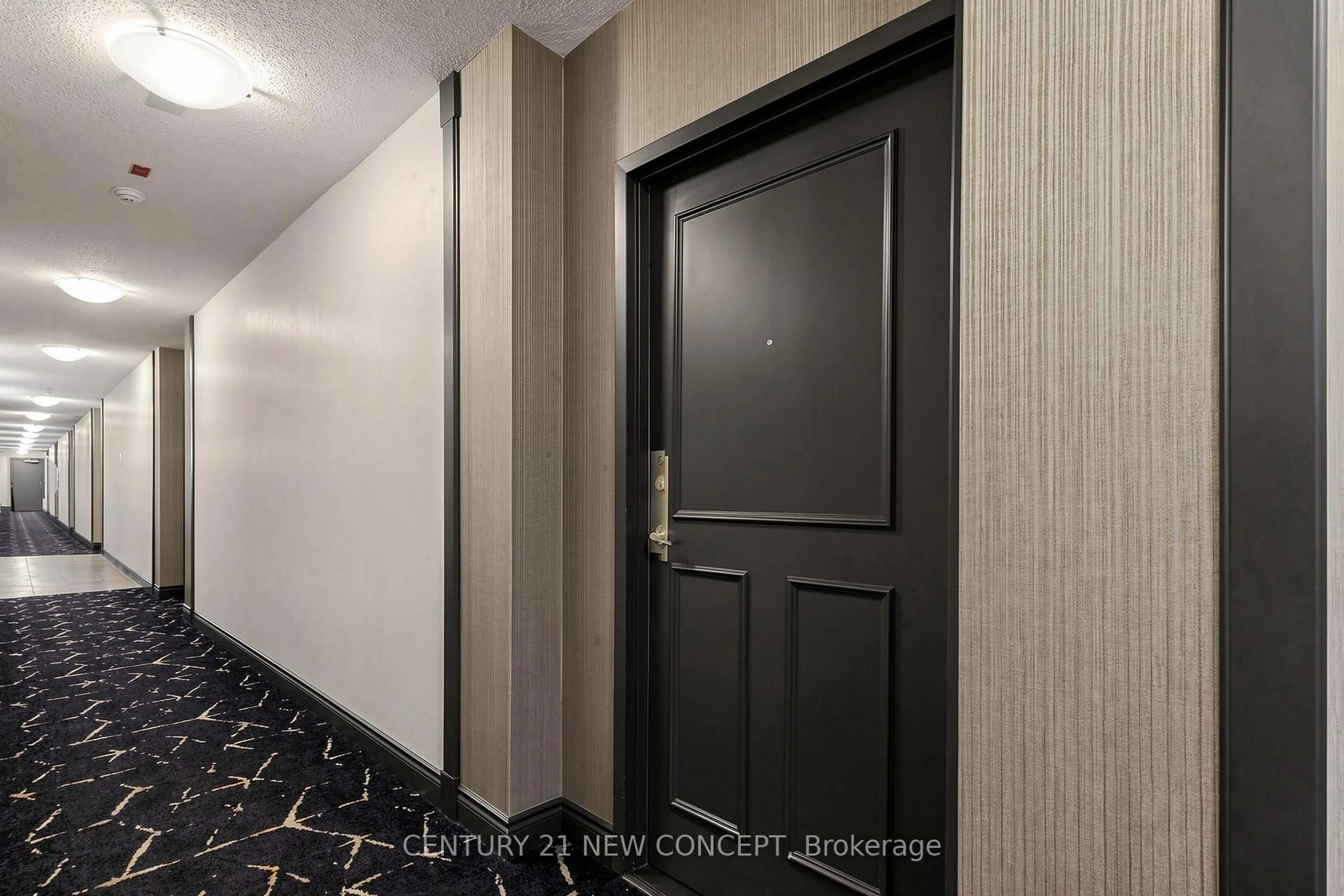 Indoor entryway for 2495 Dundas St #614, Toronto Ontario M6P 1X4