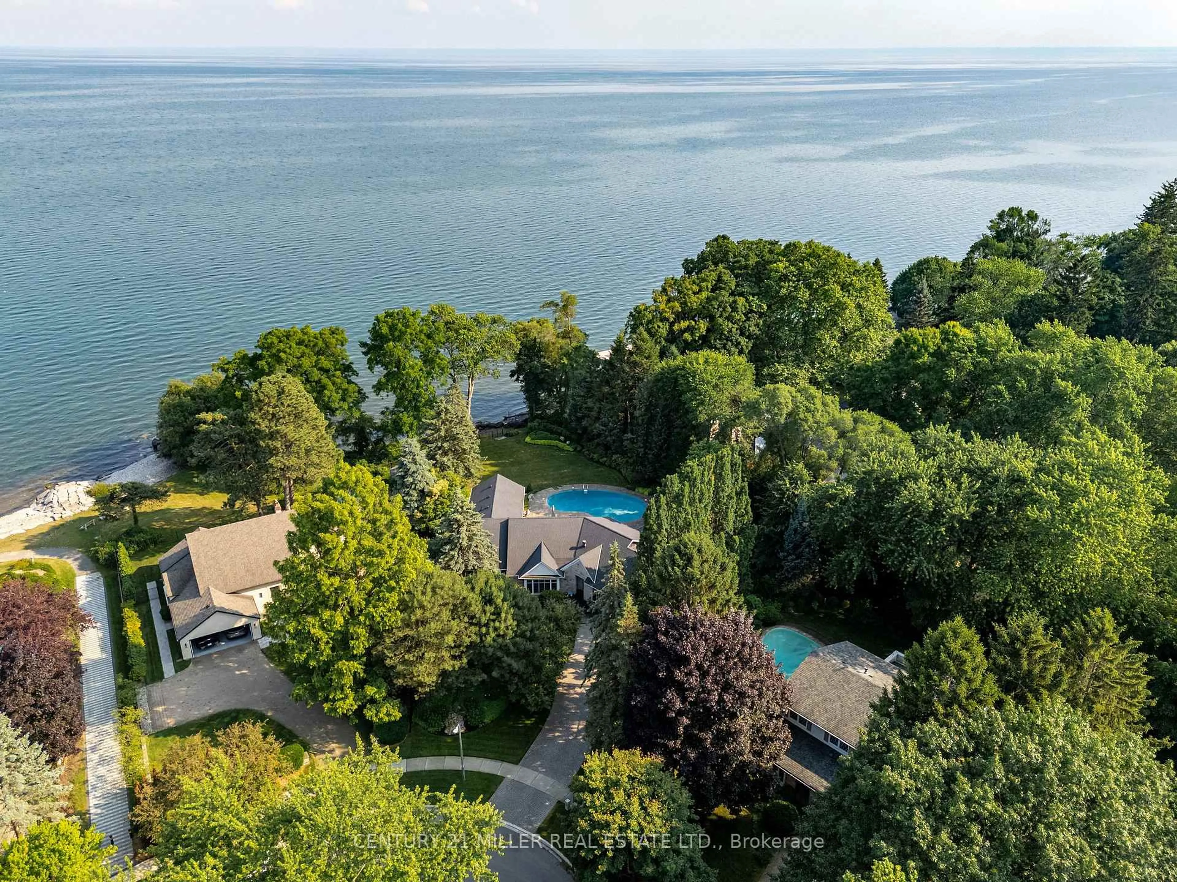 A pic from outside/outdoor area/front of a property/back of a property/a pic from drone, water/lake/river/ocean view for 2348 Carrington Pl, Oakville Ontario L6J 5P4