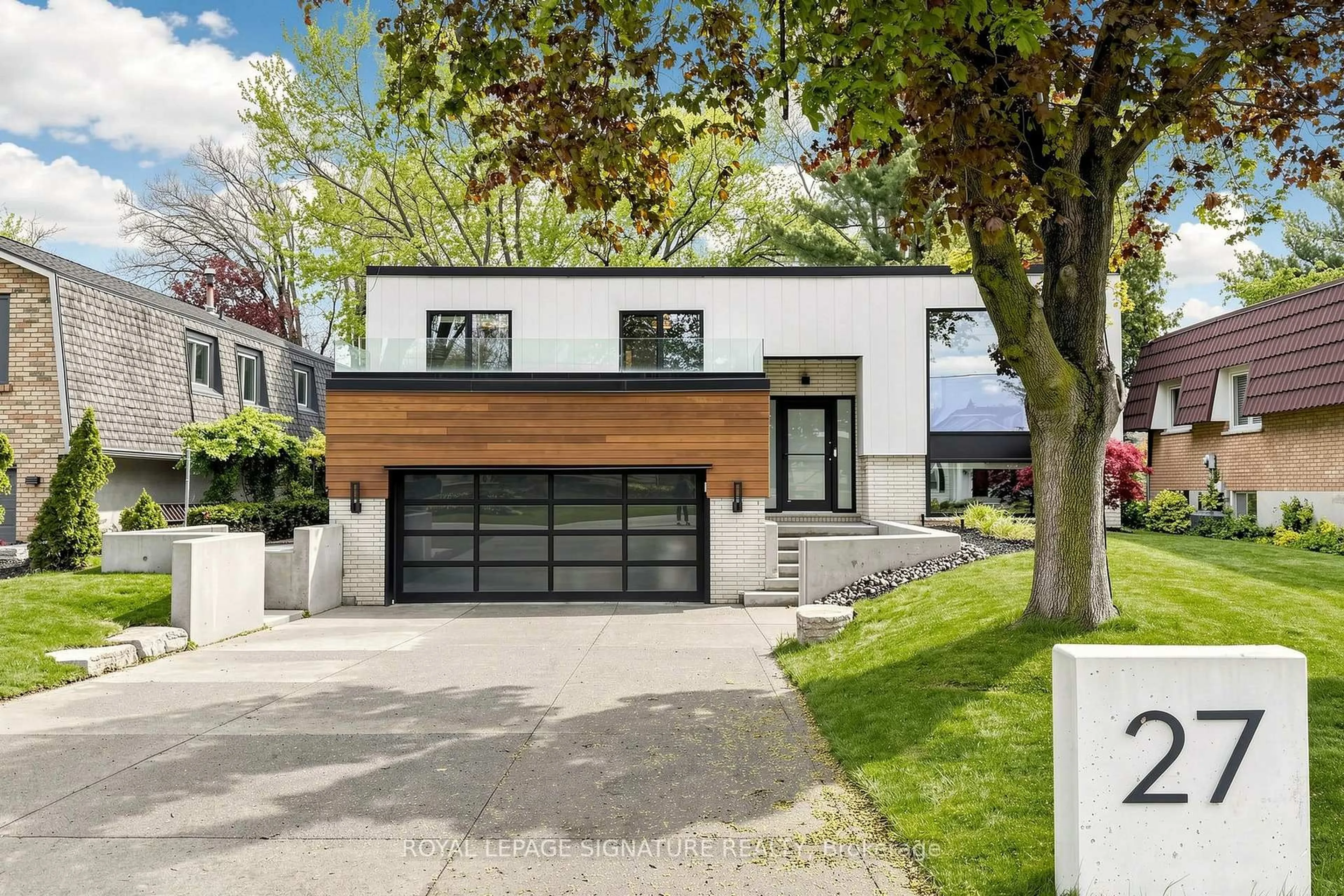 Home with brick exterior material, street for 27 Fairwood Pl, Burlington Ontario L7T 2B7