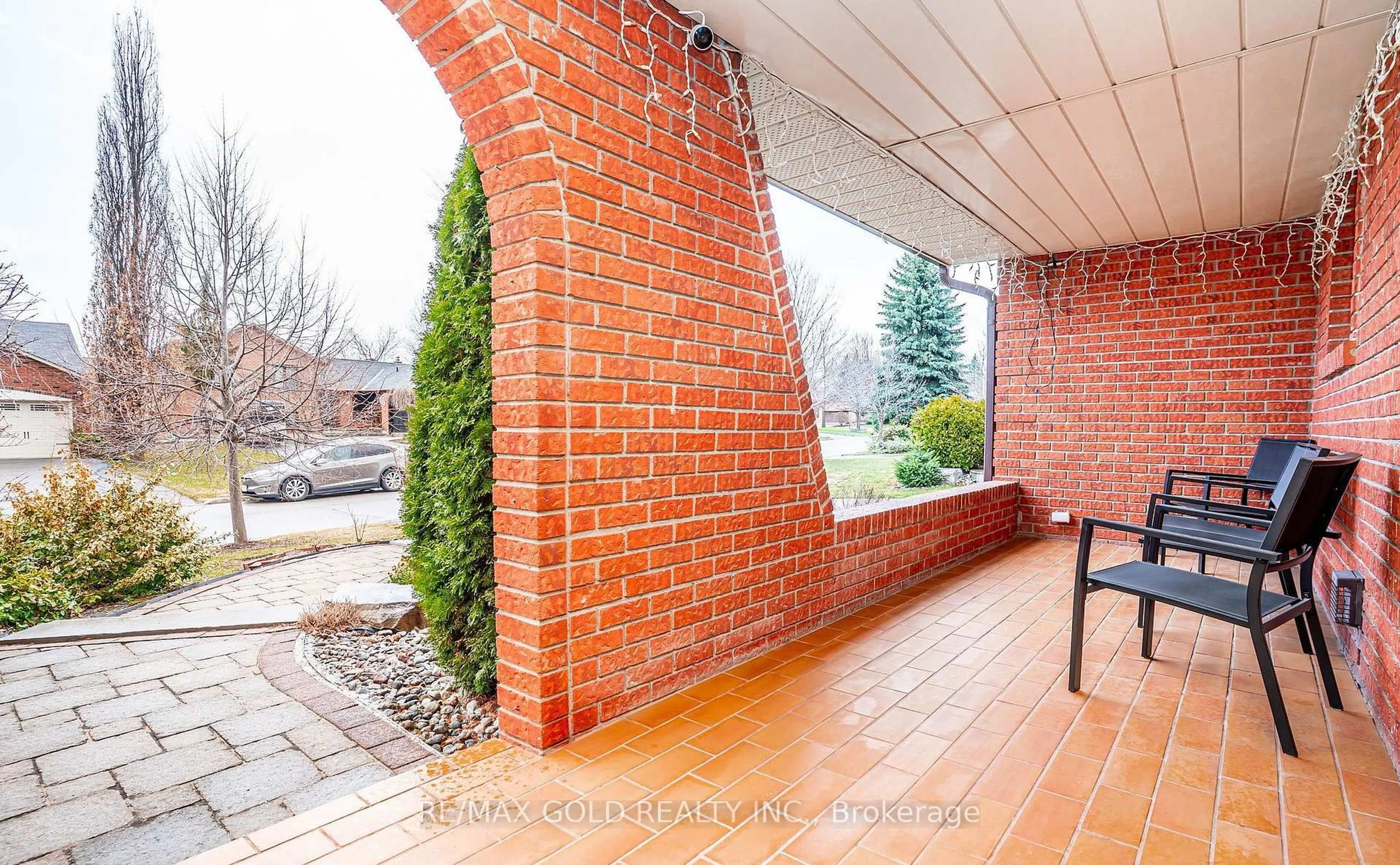 Patio, building for 8 Oldham Cres, Brampton Ontario L6Z 1W3