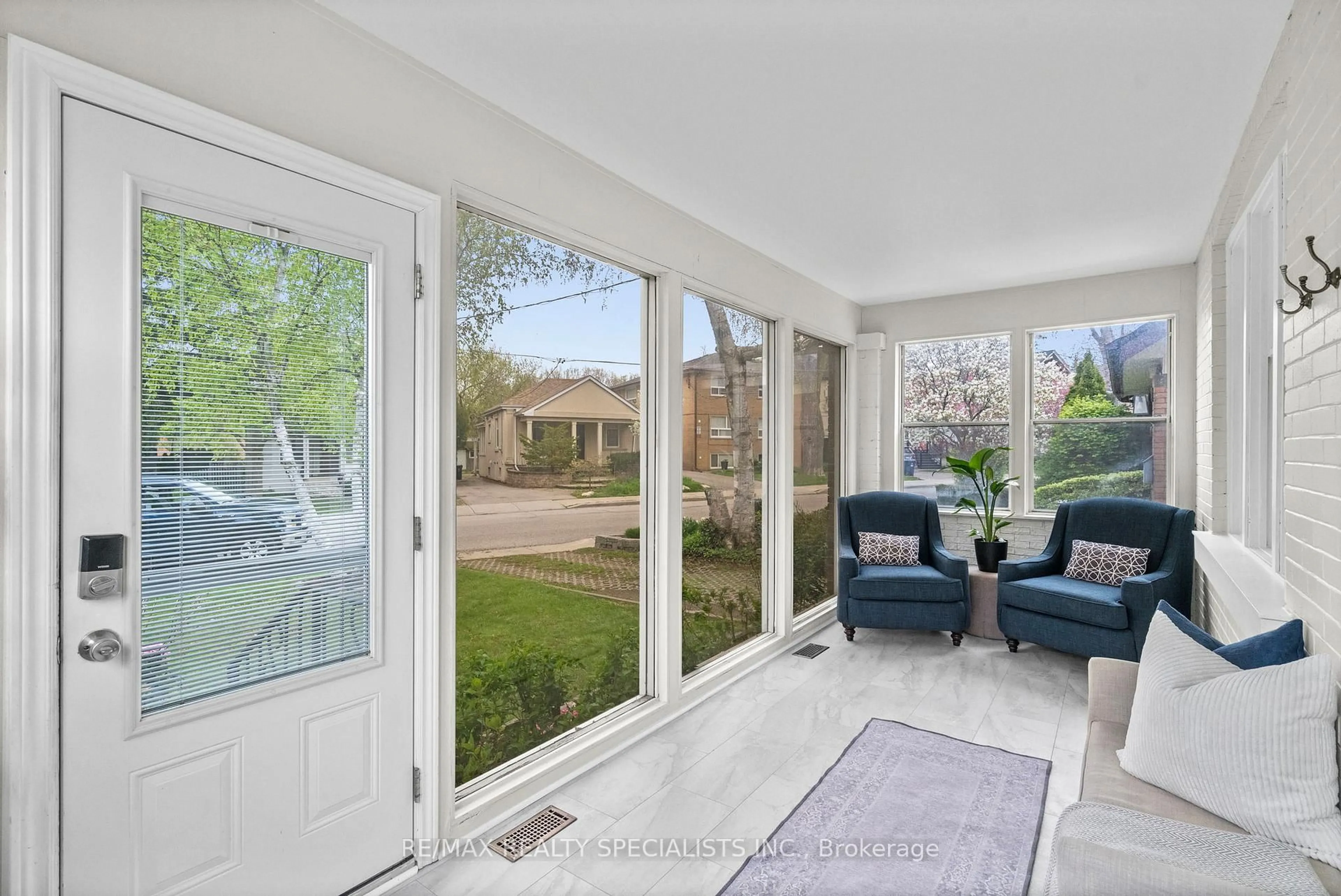 Indoor entryway for 157 Queens Ave, Toronto Ontario M8V 2N8