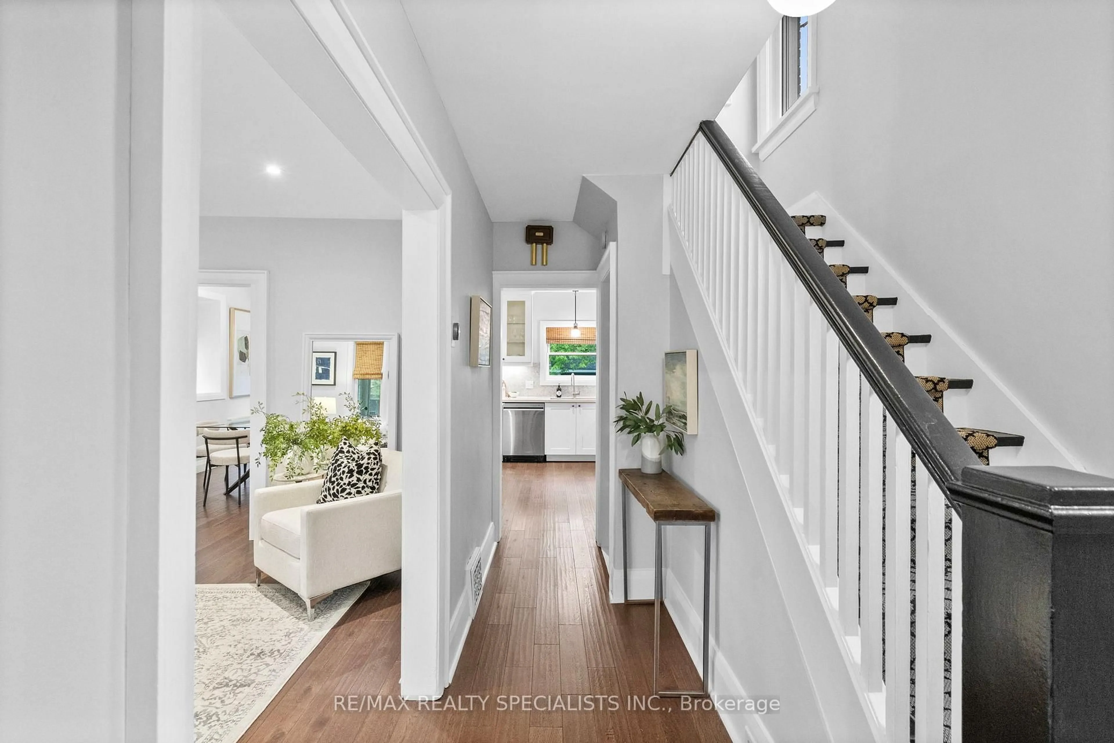 Indoor entryway for 157 Queens Ave, Toronto Ontario M8V 2N8