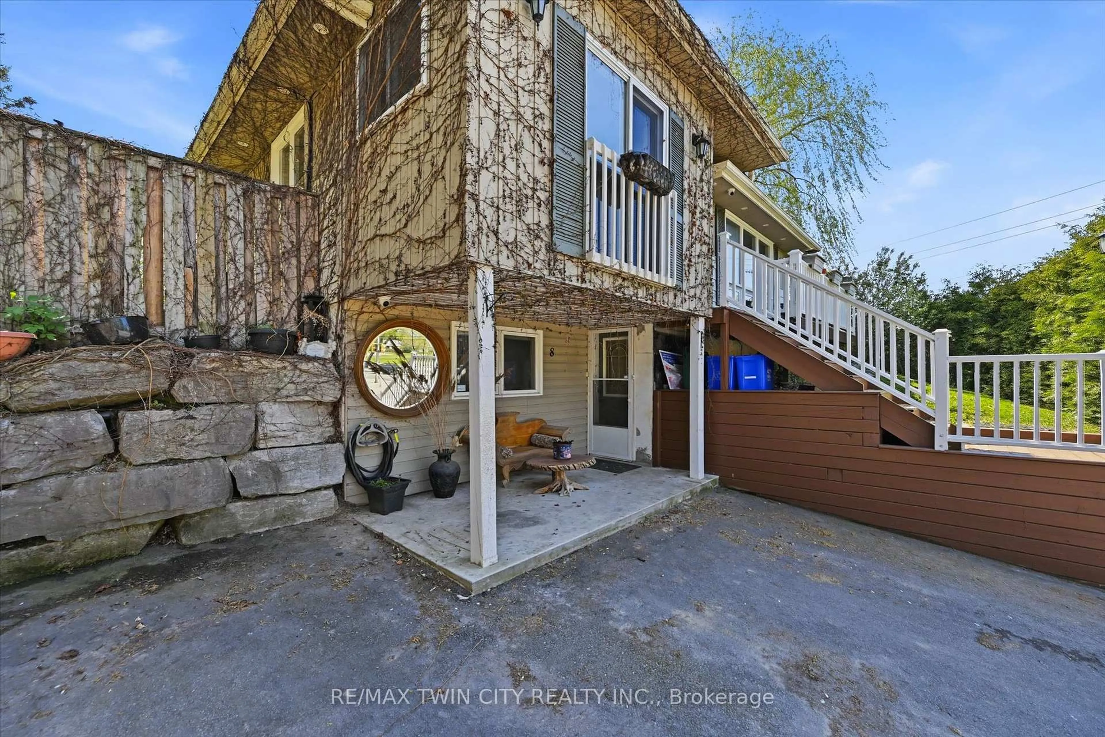 A pic from outside/outdoor area/front of a property/back of a property/a pic from drone, unknown for 8 Delrex Blvd, Halton Hills Ontario L7G 3X6