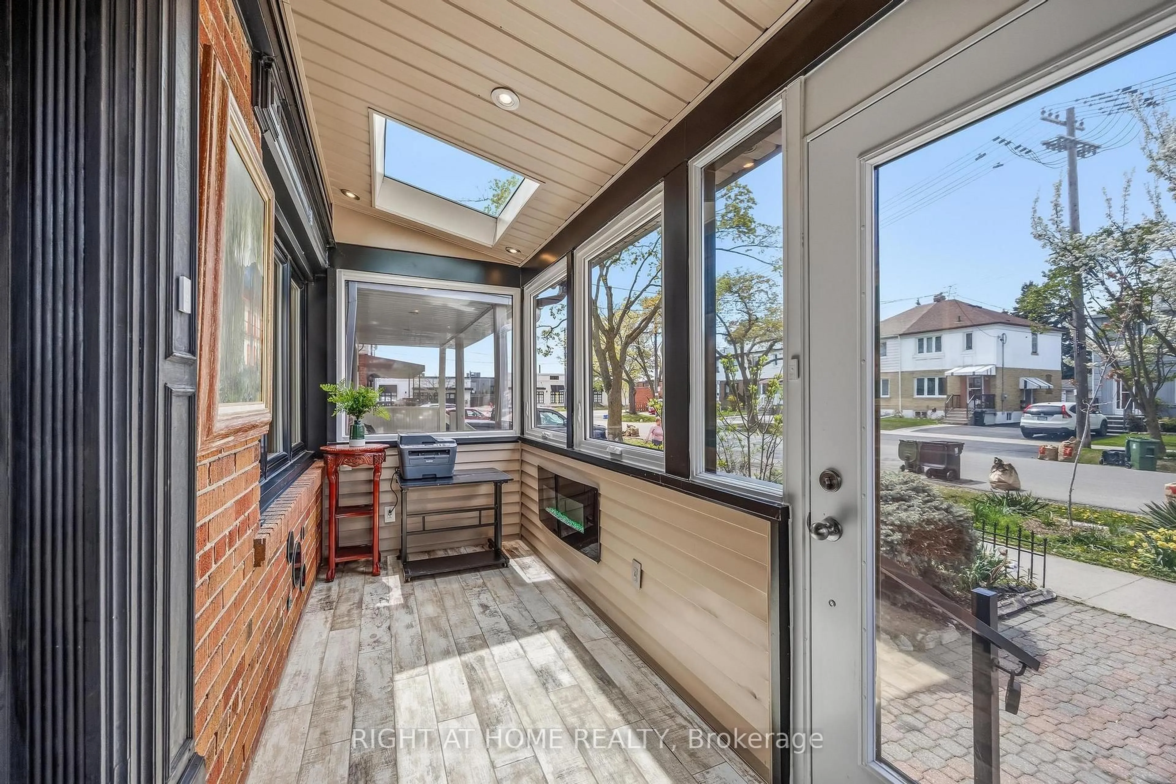 Indoor entryway for 35 Dayton Ave, Toronto Ontario M8Z 3L8