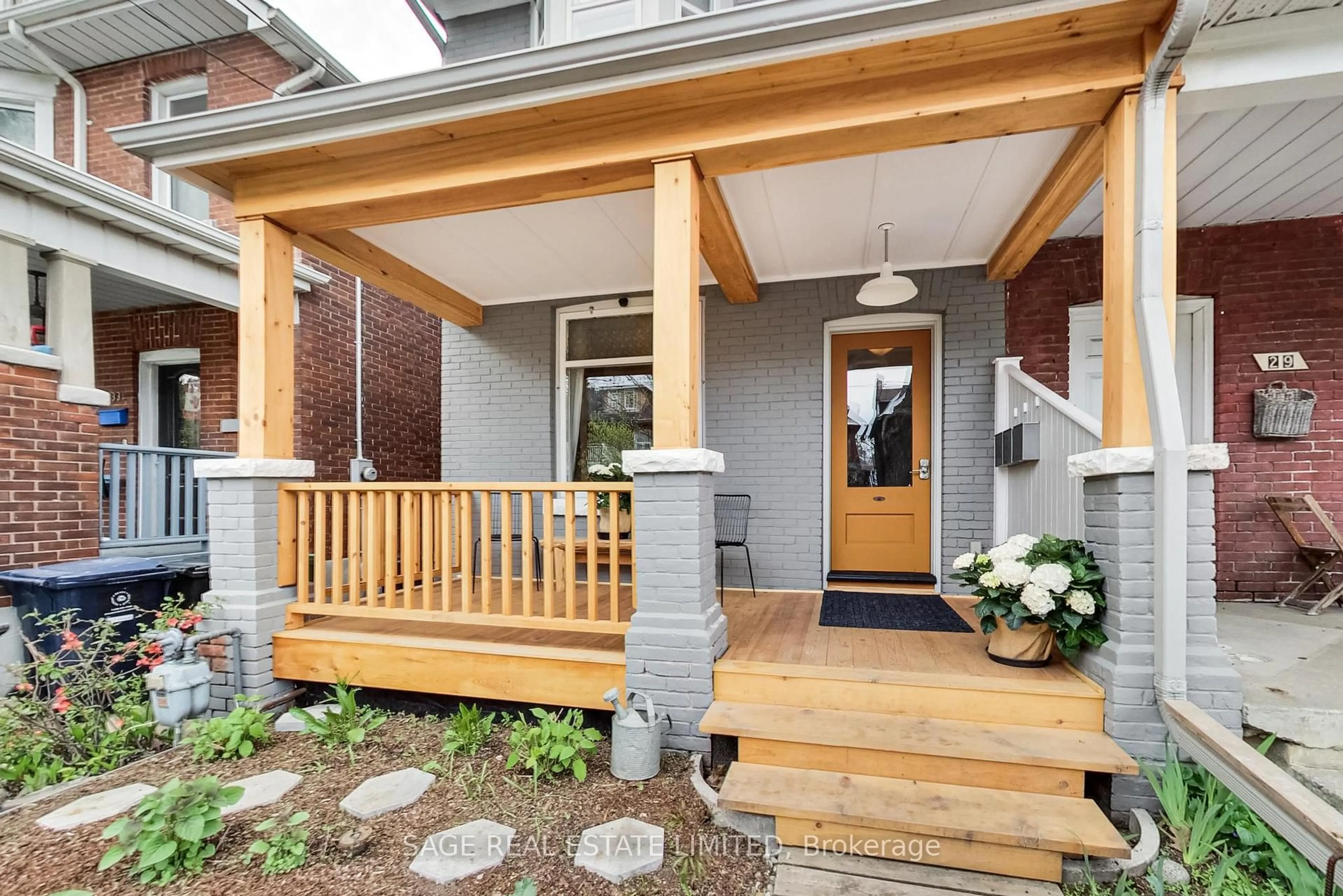 Indoor entryway for 31 Emerson Ave, Toronto Ontario M6H 3S7