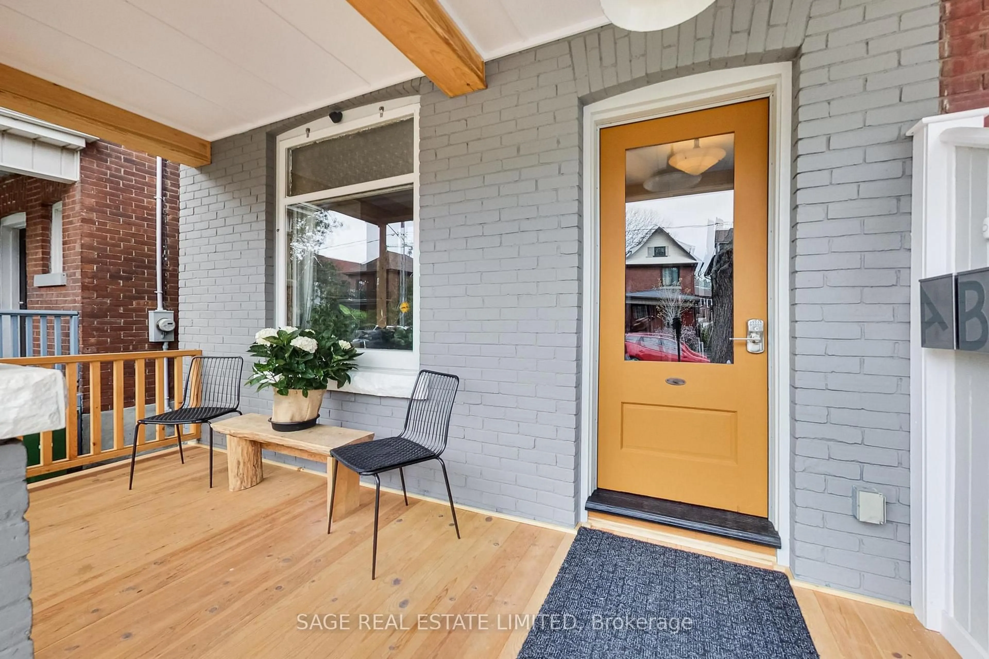 Indoor entryway for 31 Emerson Ave, Toronto Ontario M6H 3S7