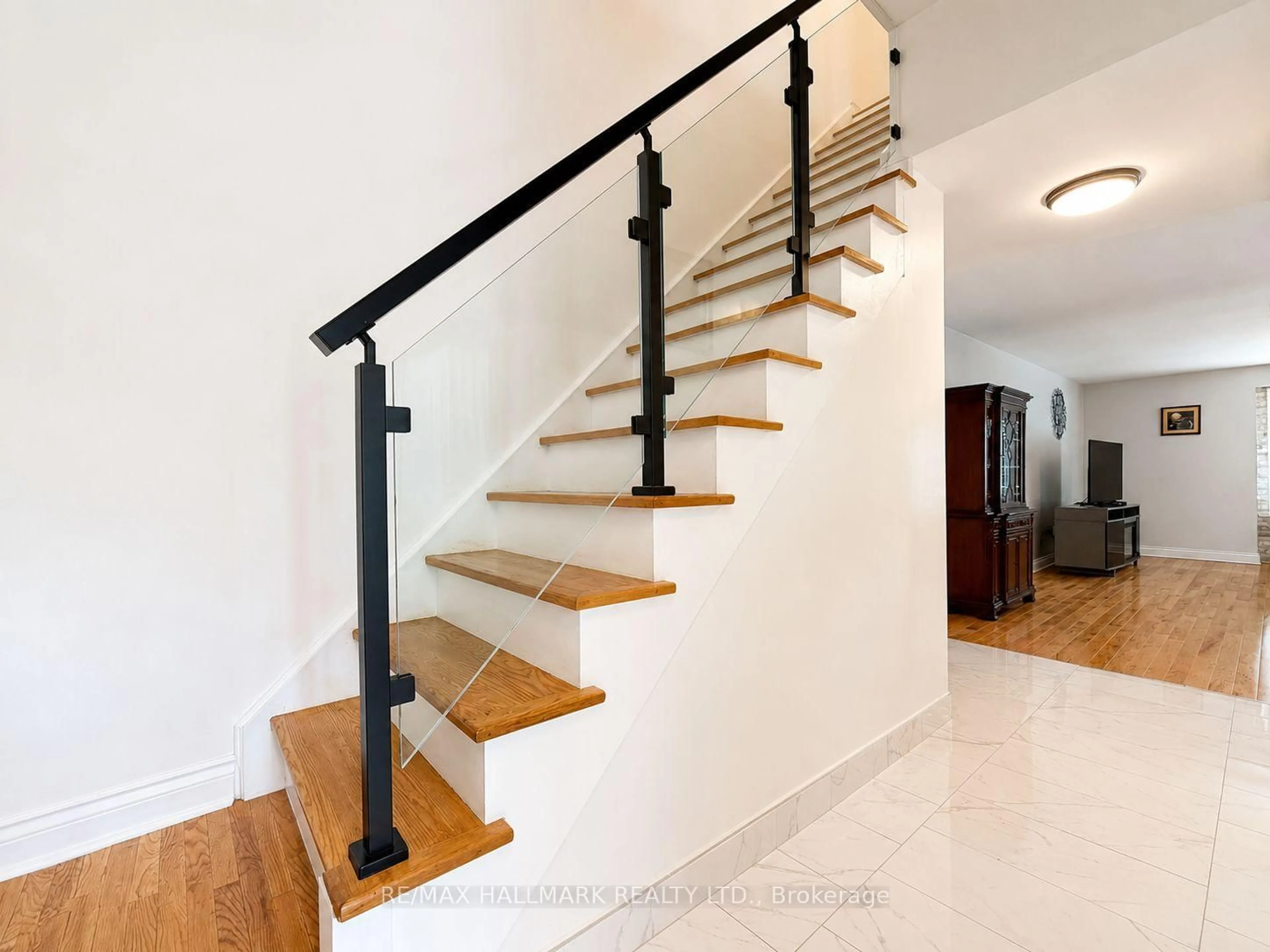 Stairs for 100 Ascot Ave, Toronto Ontario M6E 1E9